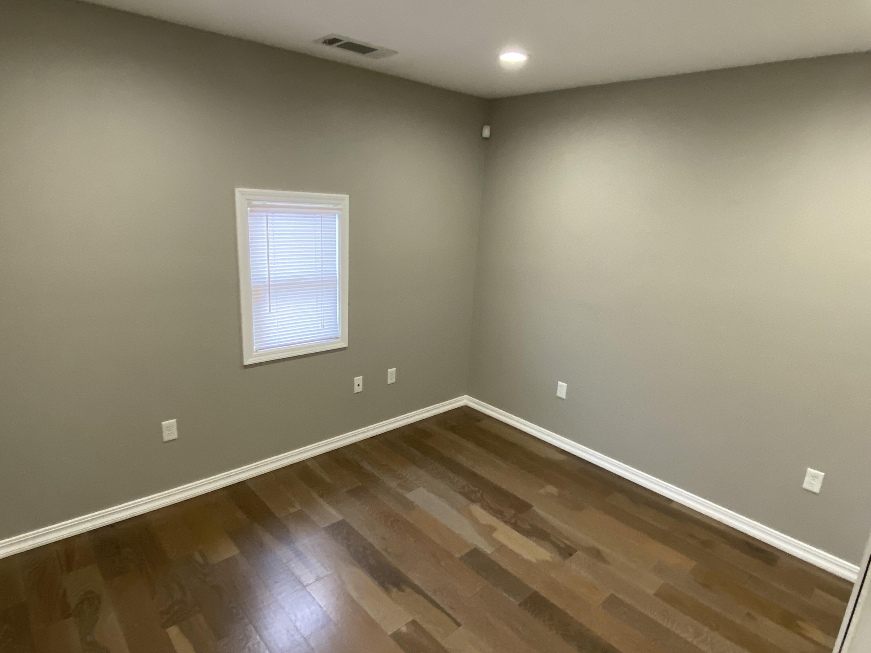 947 W Kern Ave, Tulare, CA 93274