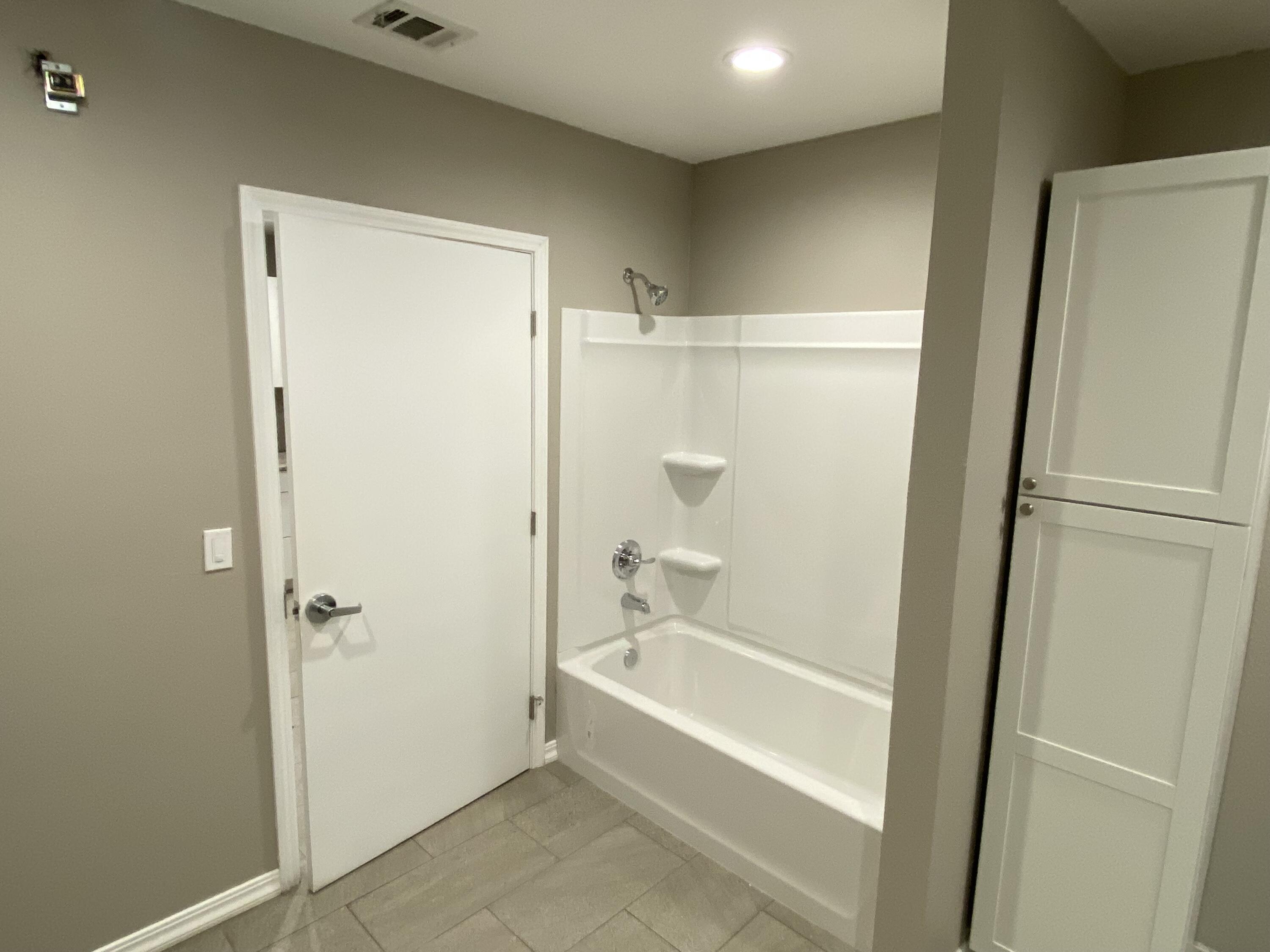 947 W Kern Ave, Tulare, CA 93274