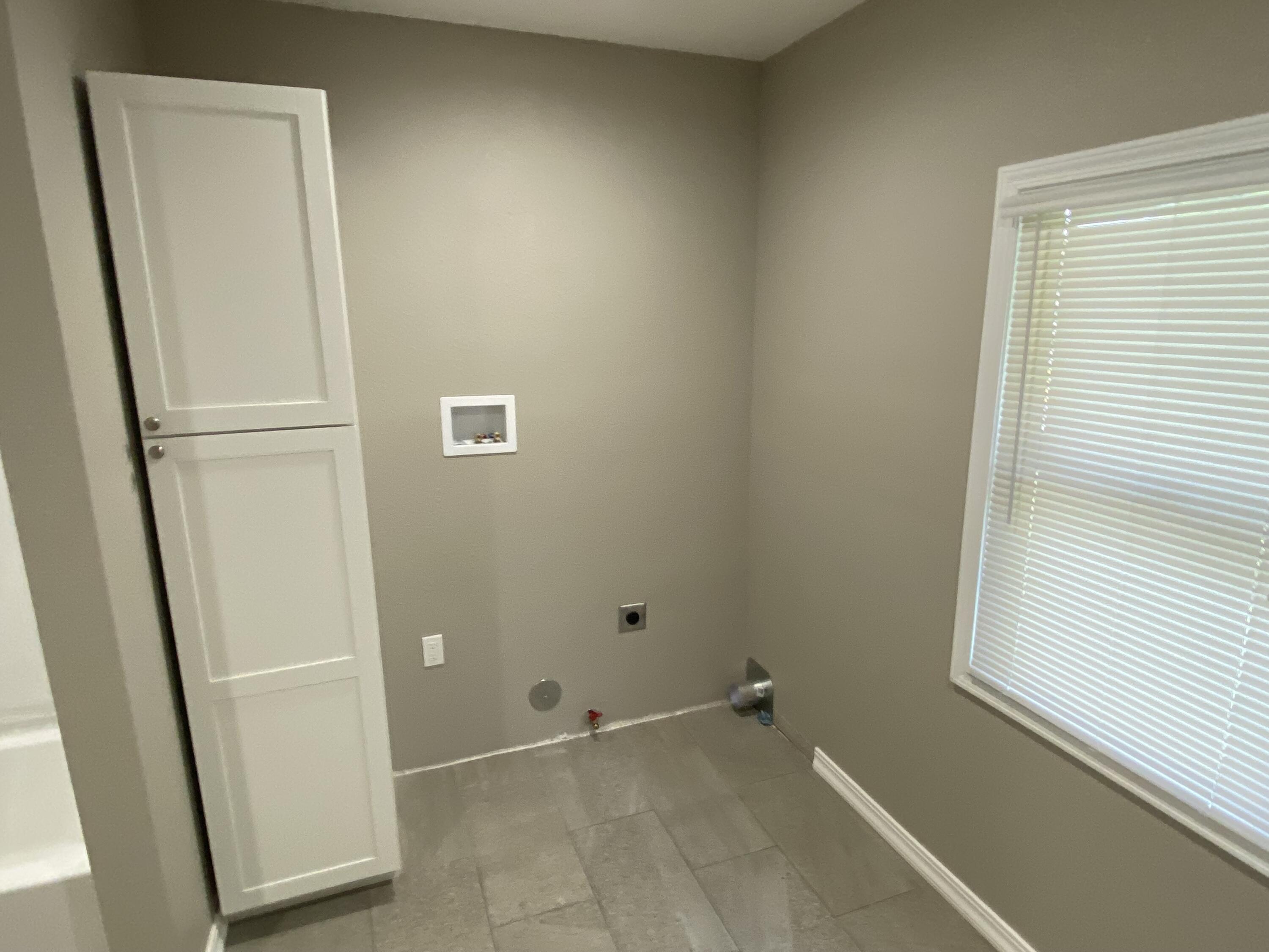 947 W Kern Ave, Tulare, CA 93274