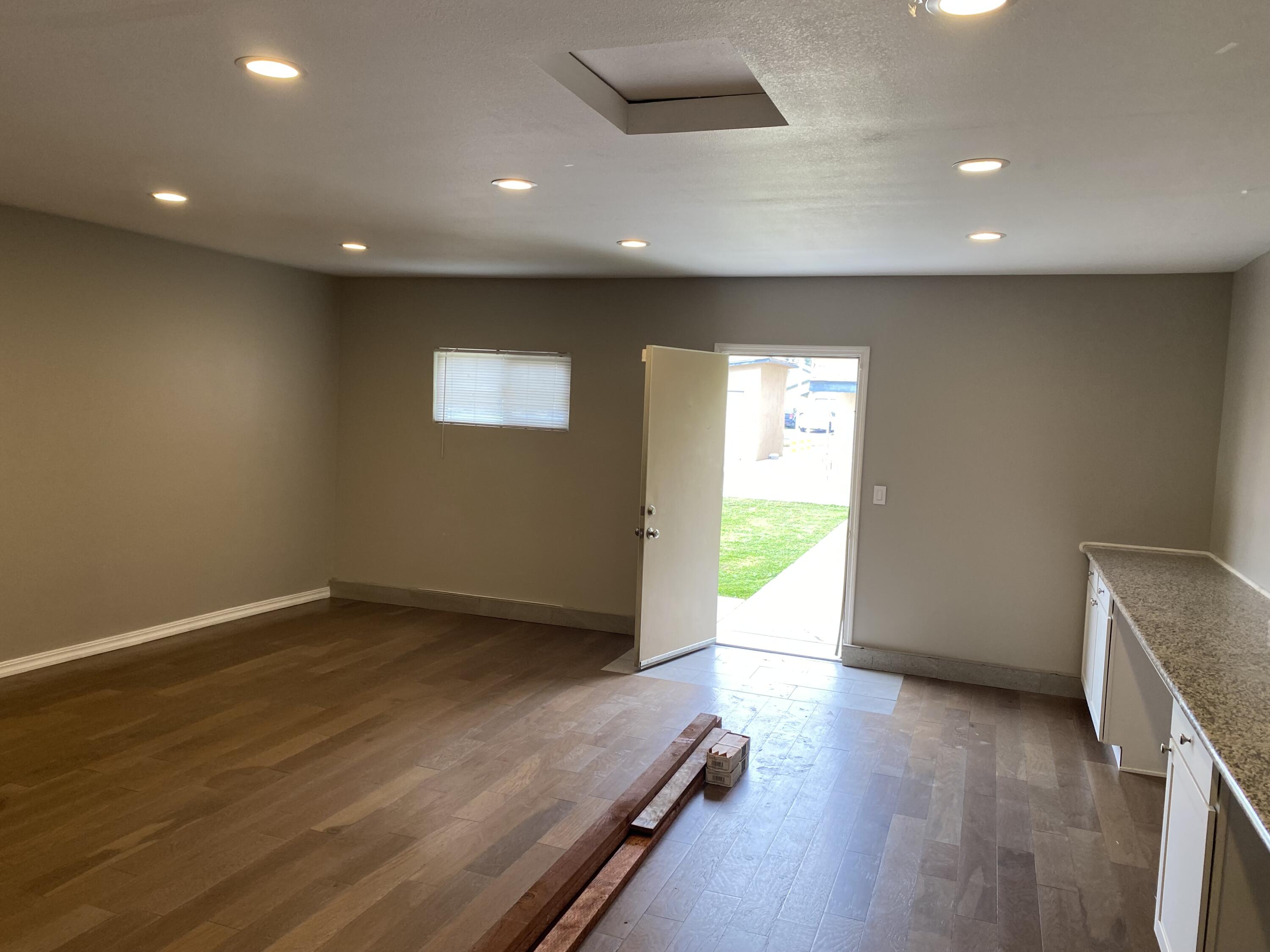 947 W Kern Ave, Tulare, CA 93274