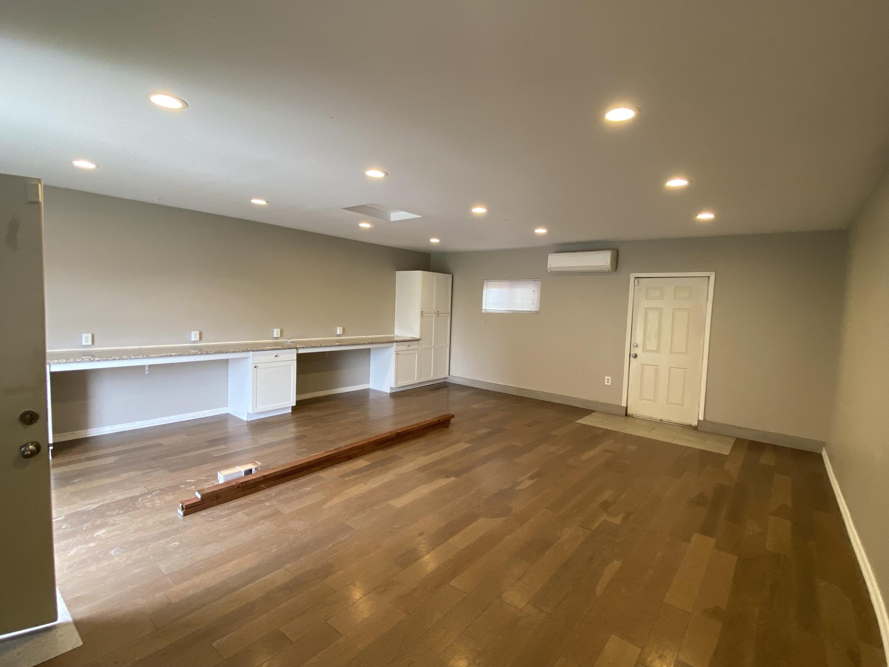 947 W Kern Ave, Tulare, CA 93274