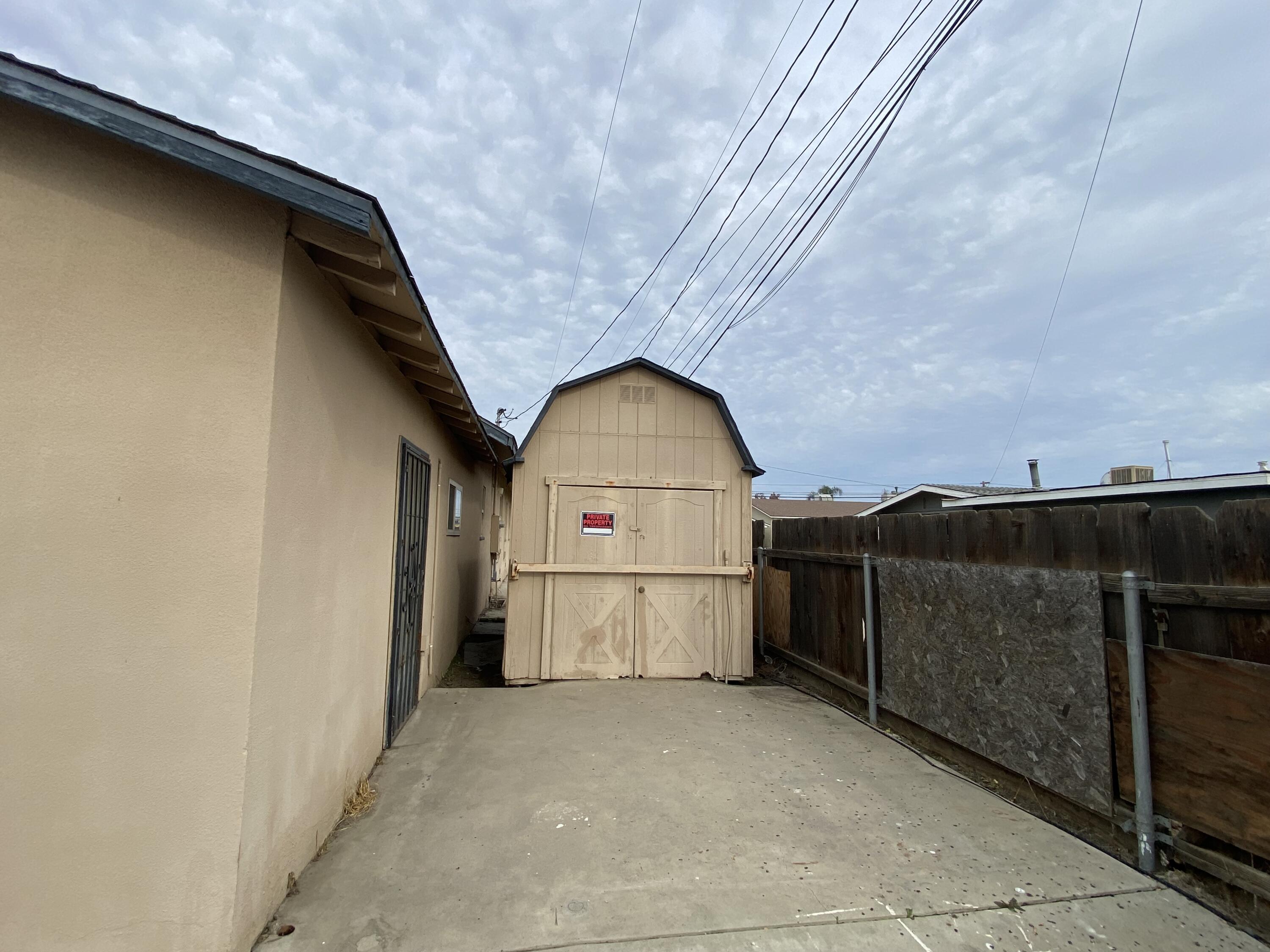 947 W Kern Ave, Tulare, CA 93274