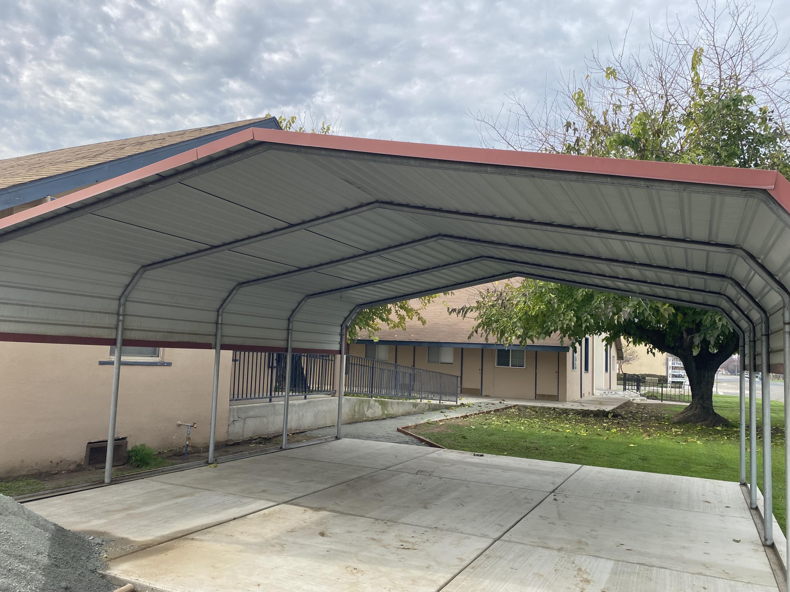 947 W Kern Ave, Tulare, CA 93274