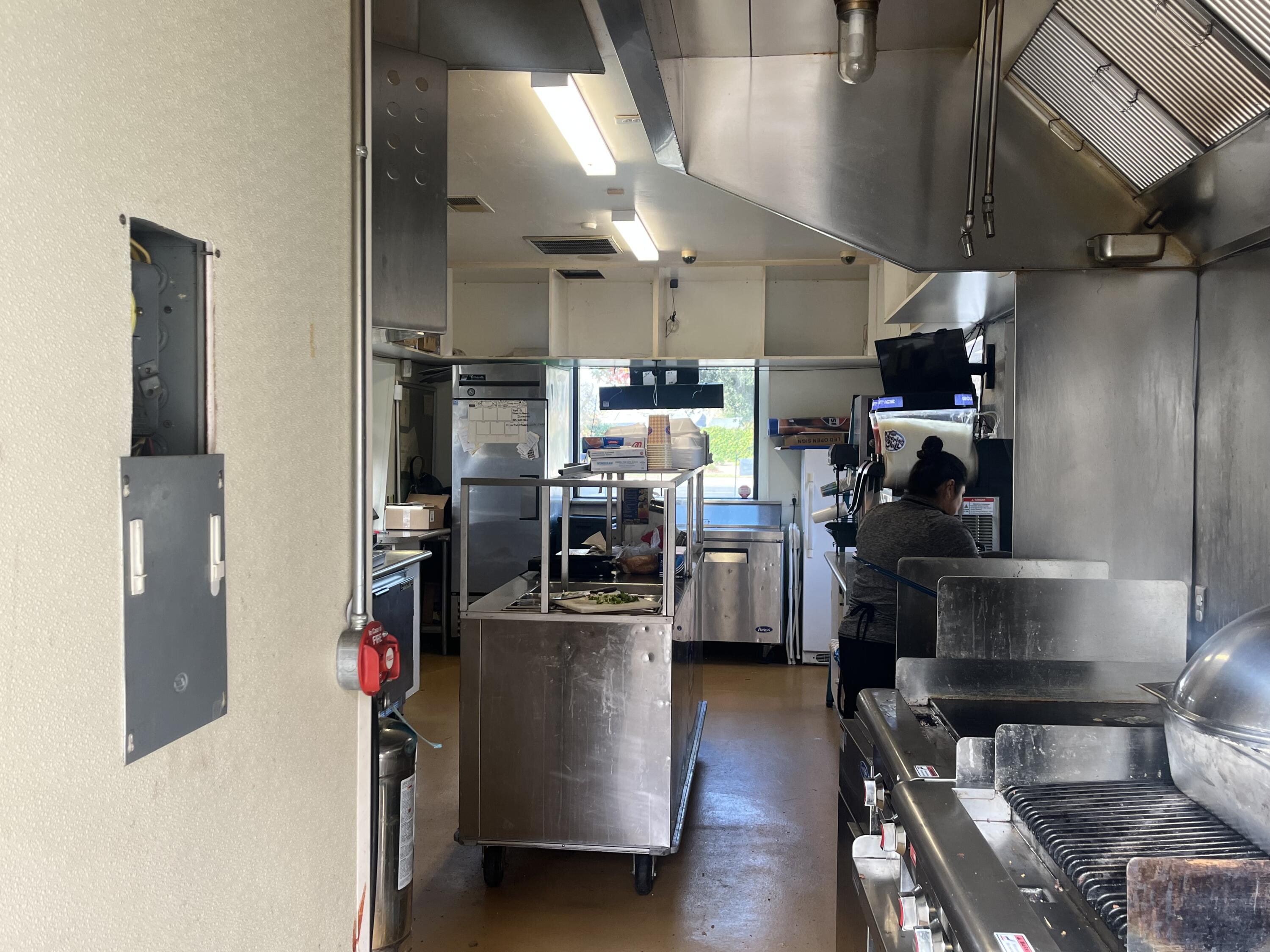 1103 W Caldwell Ave, Visalia, CA 93277