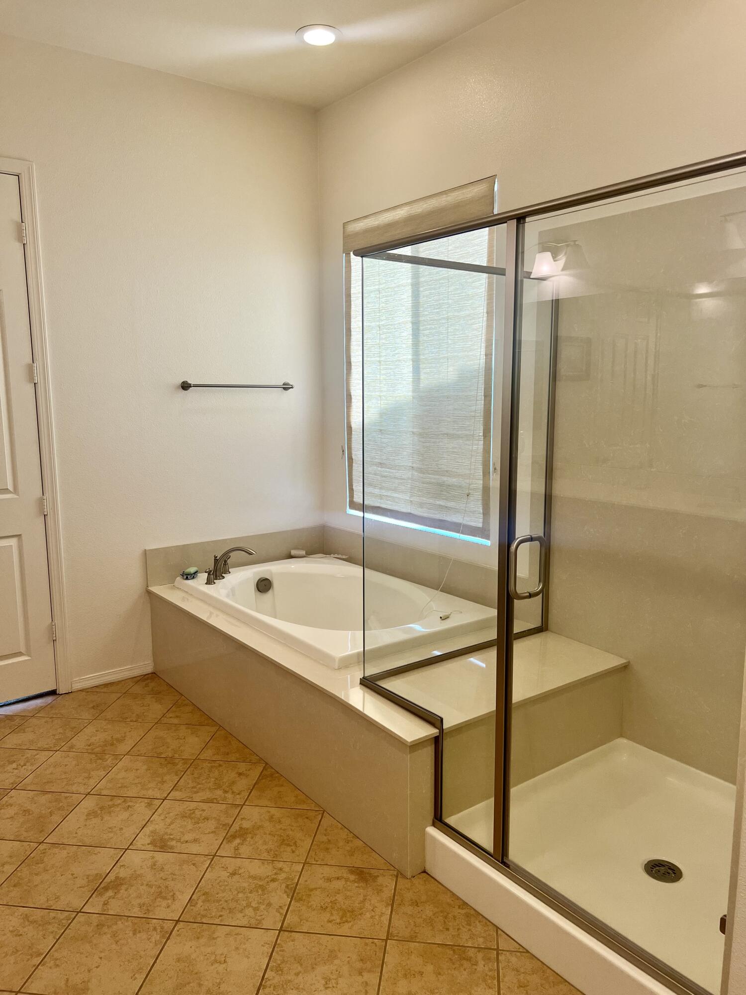 9909 Stockholm Pl, Bakersfield, CA 93306