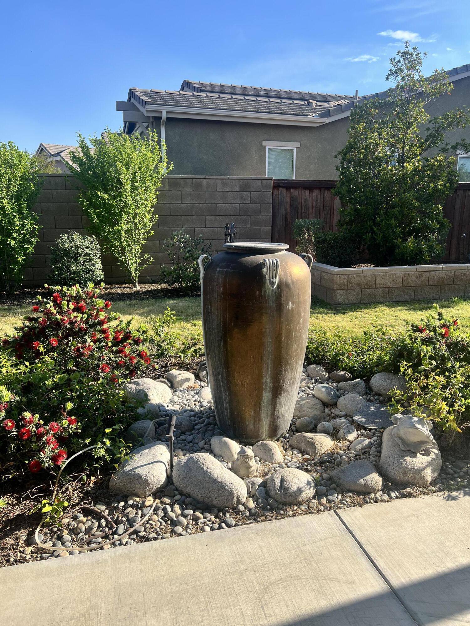 9909 Stockholm Pl, Bakersfield, CA 93306