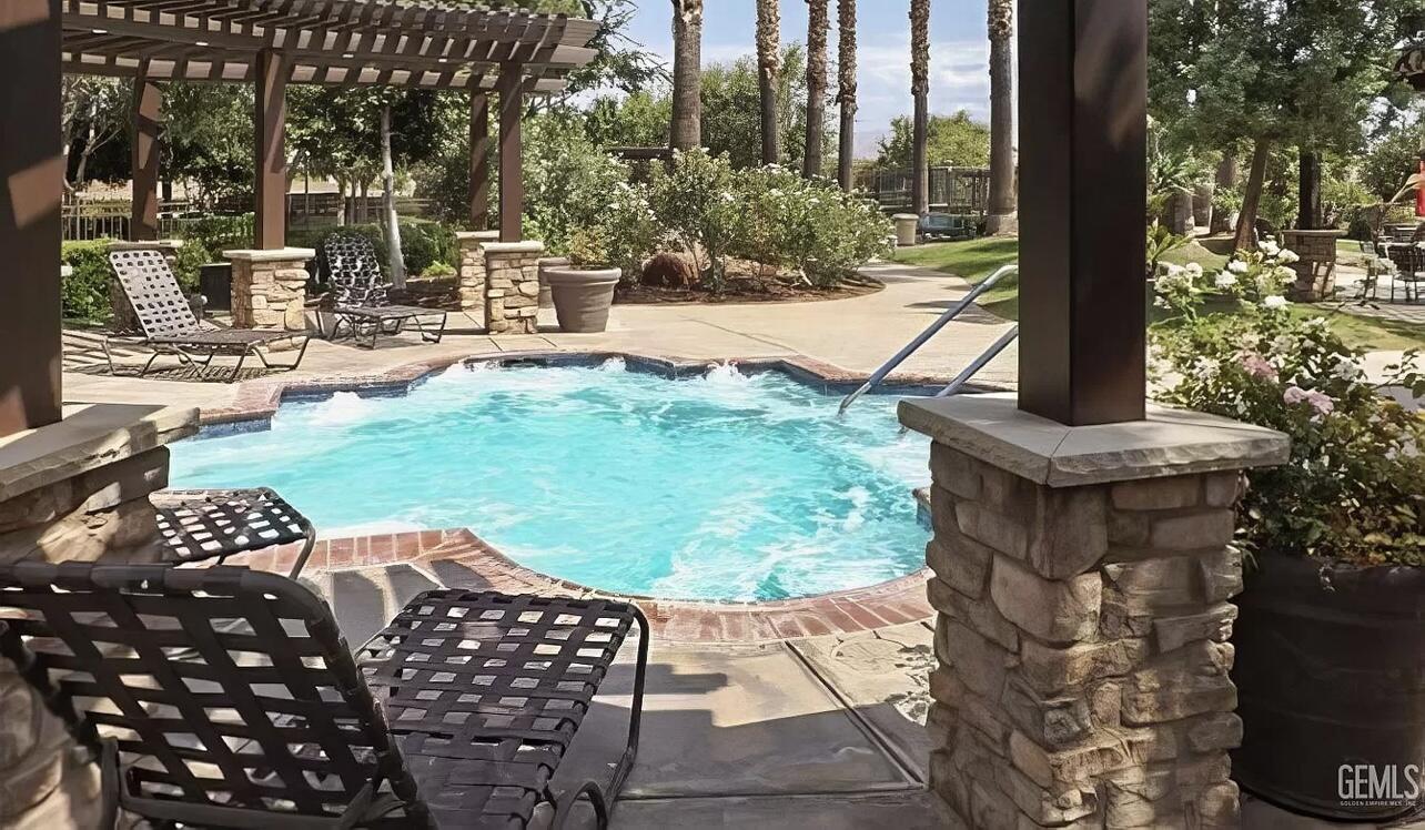 9909 Stockholm Pl, Bakersfield, CA 93306