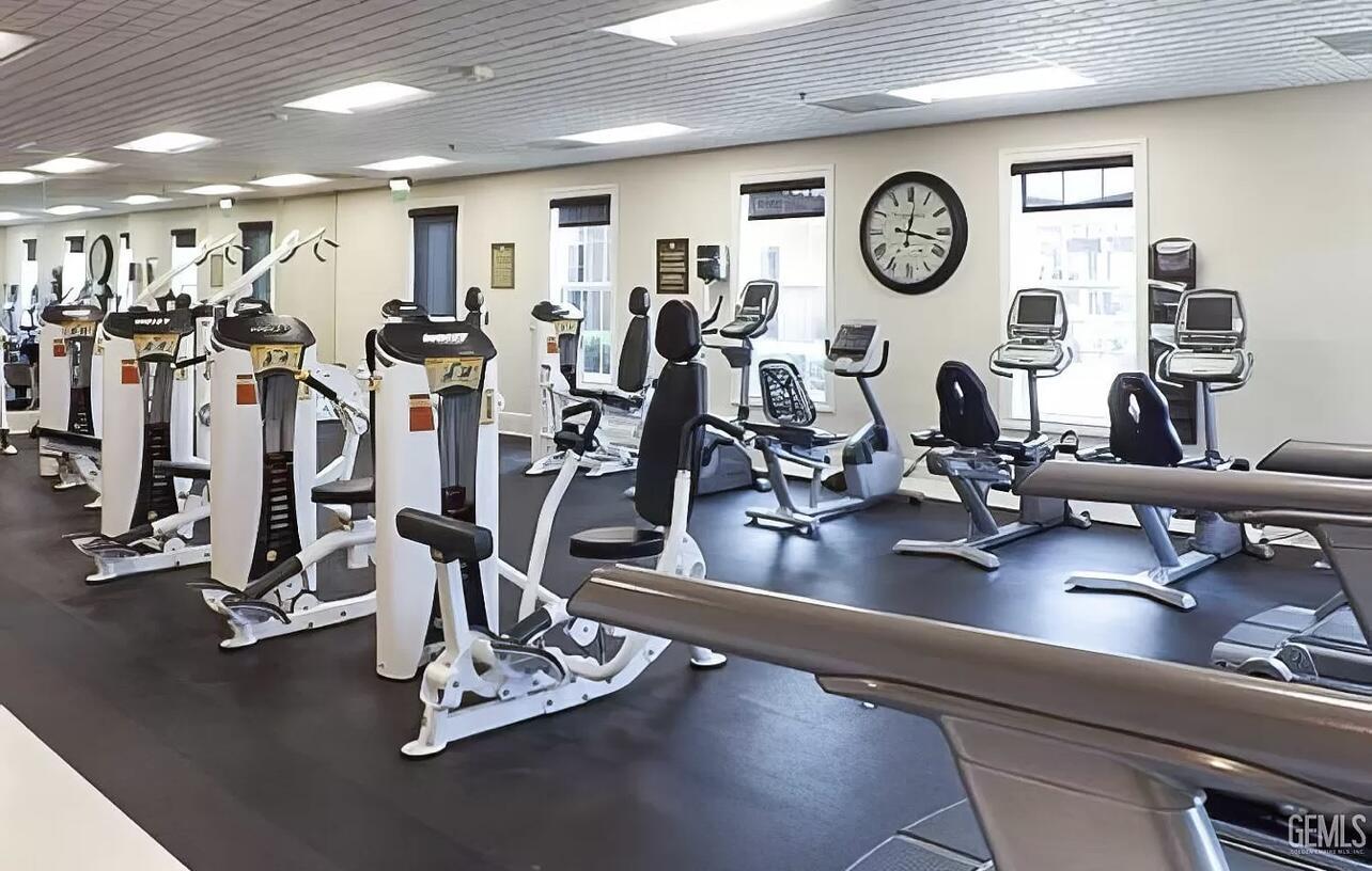 9909 Stockholm Pl, Bakersfield, CA 93306