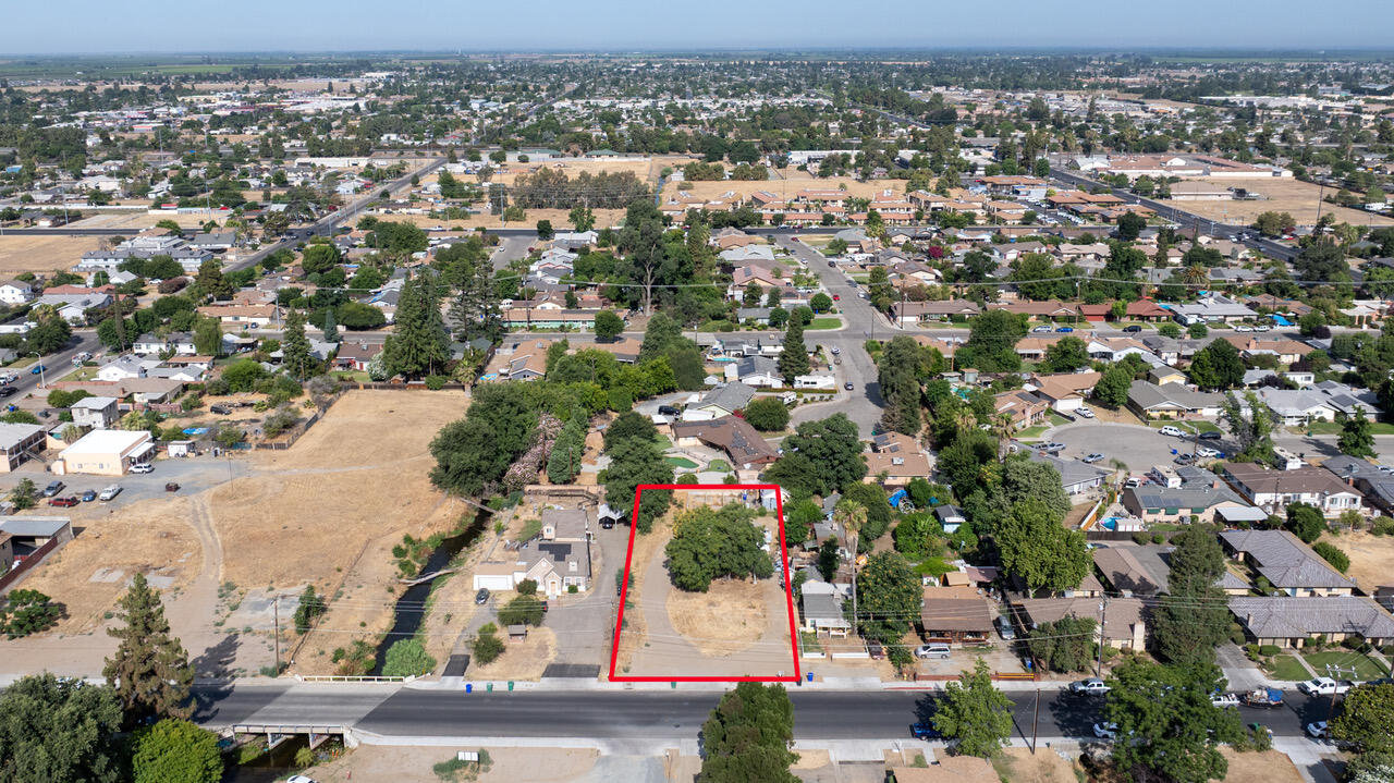 293 N Villa St, Porterville, CA 93257