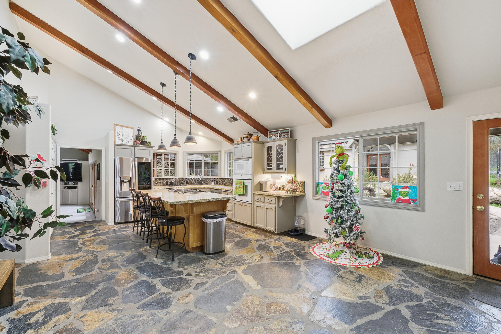 33721 Globe Dr, Springville, CA 93265