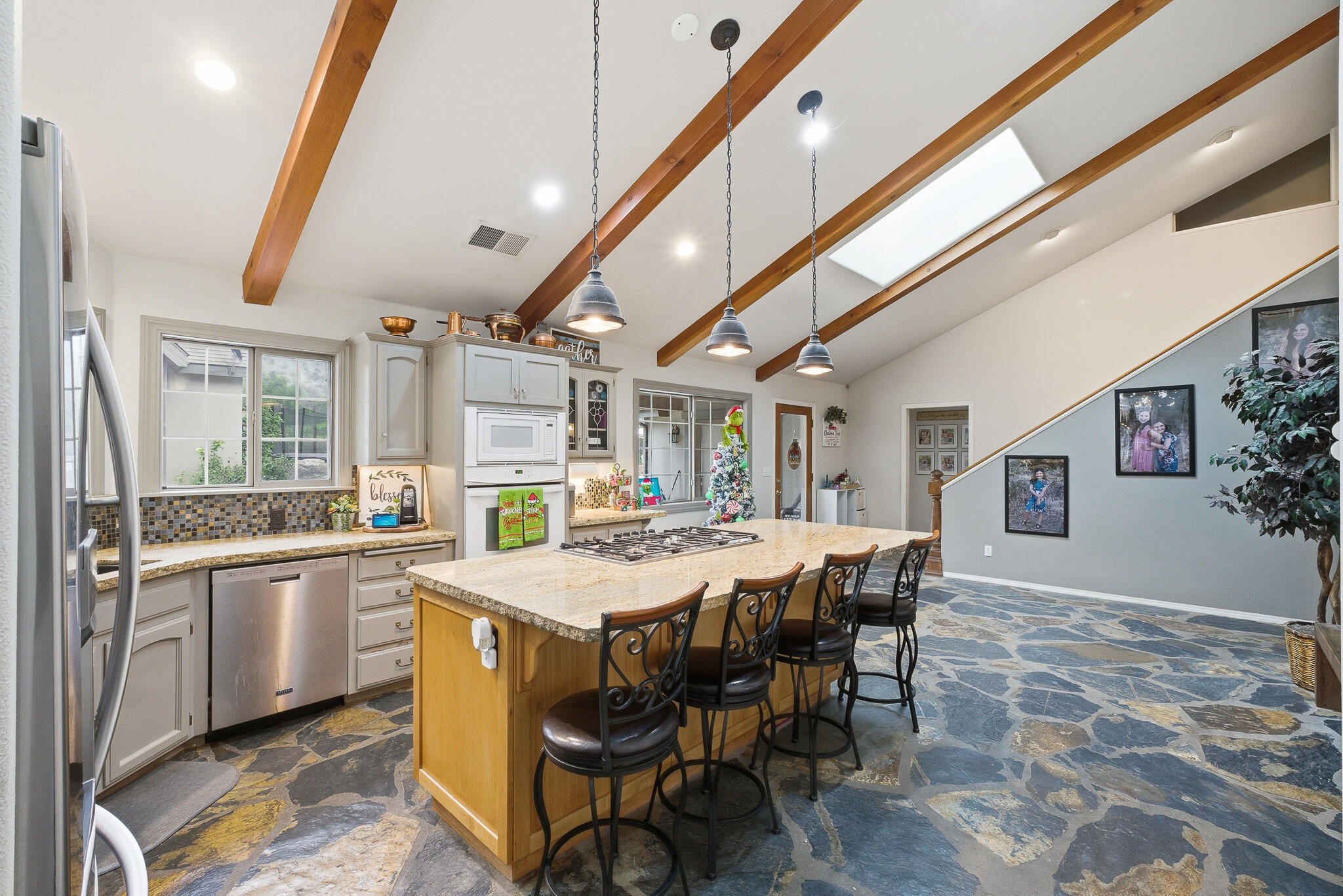 33721 Globe Dr, Springville, CA 93265