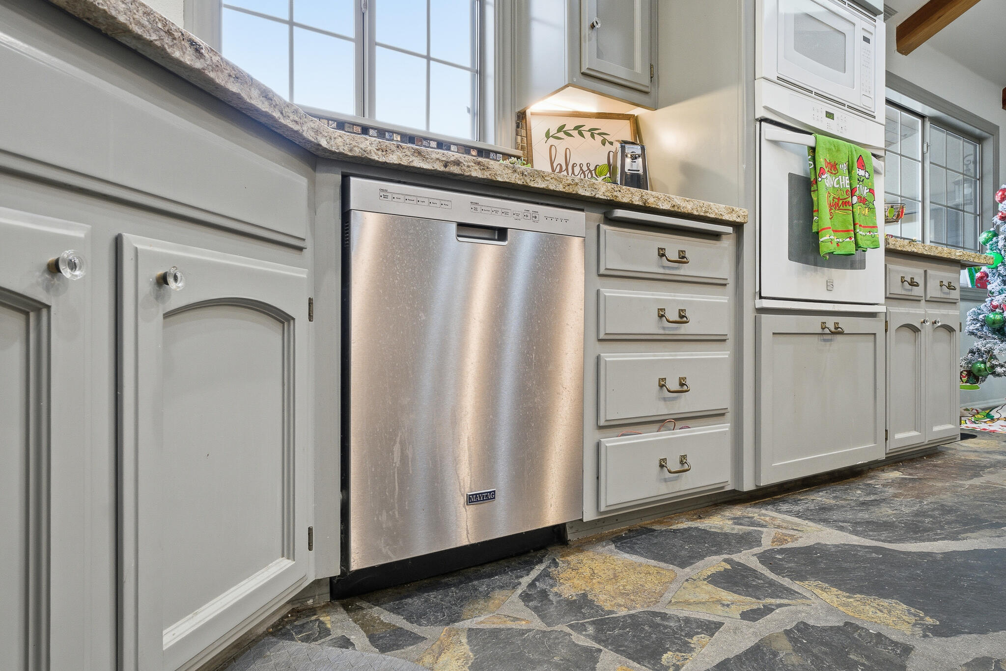 33721 Globe Dr, Springville, CA 93265