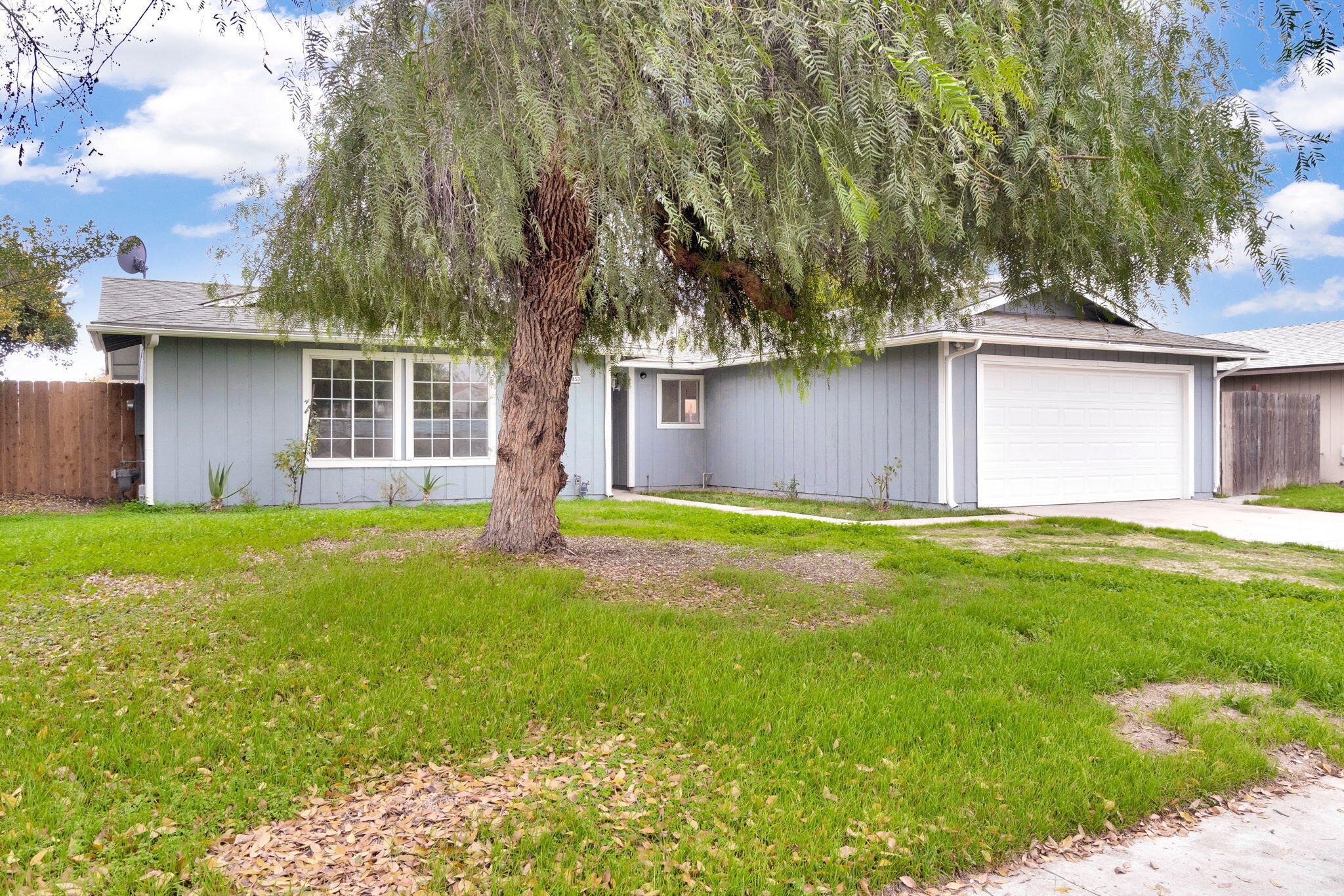 14853 W Stanislaus Ave, Kerman, CA 93630