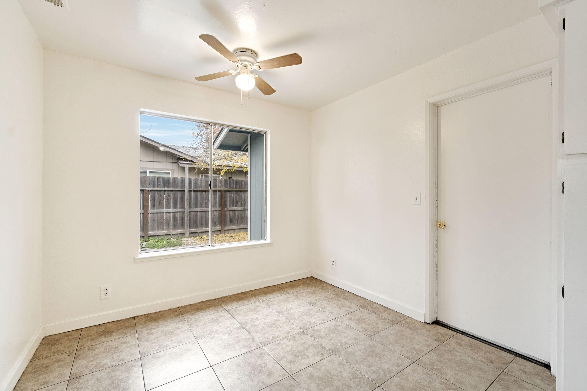 14853 W Stanislaus Ave, Kerman, CA 93630