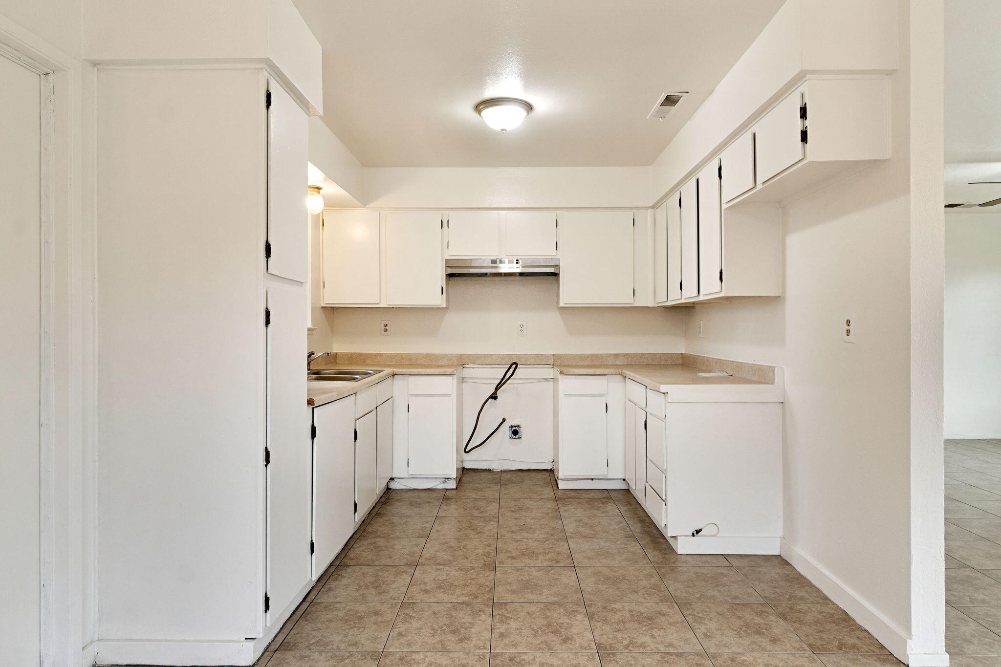 14853 W Stanislaus Ave, Kerman, CA 93630