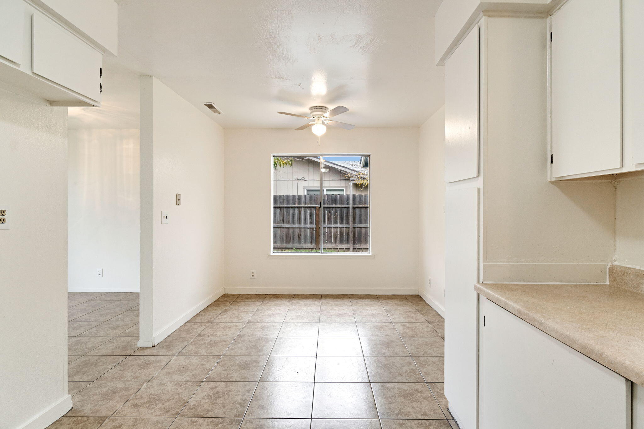 14853 W Stanislaus Ave, Kerman, CA 93630