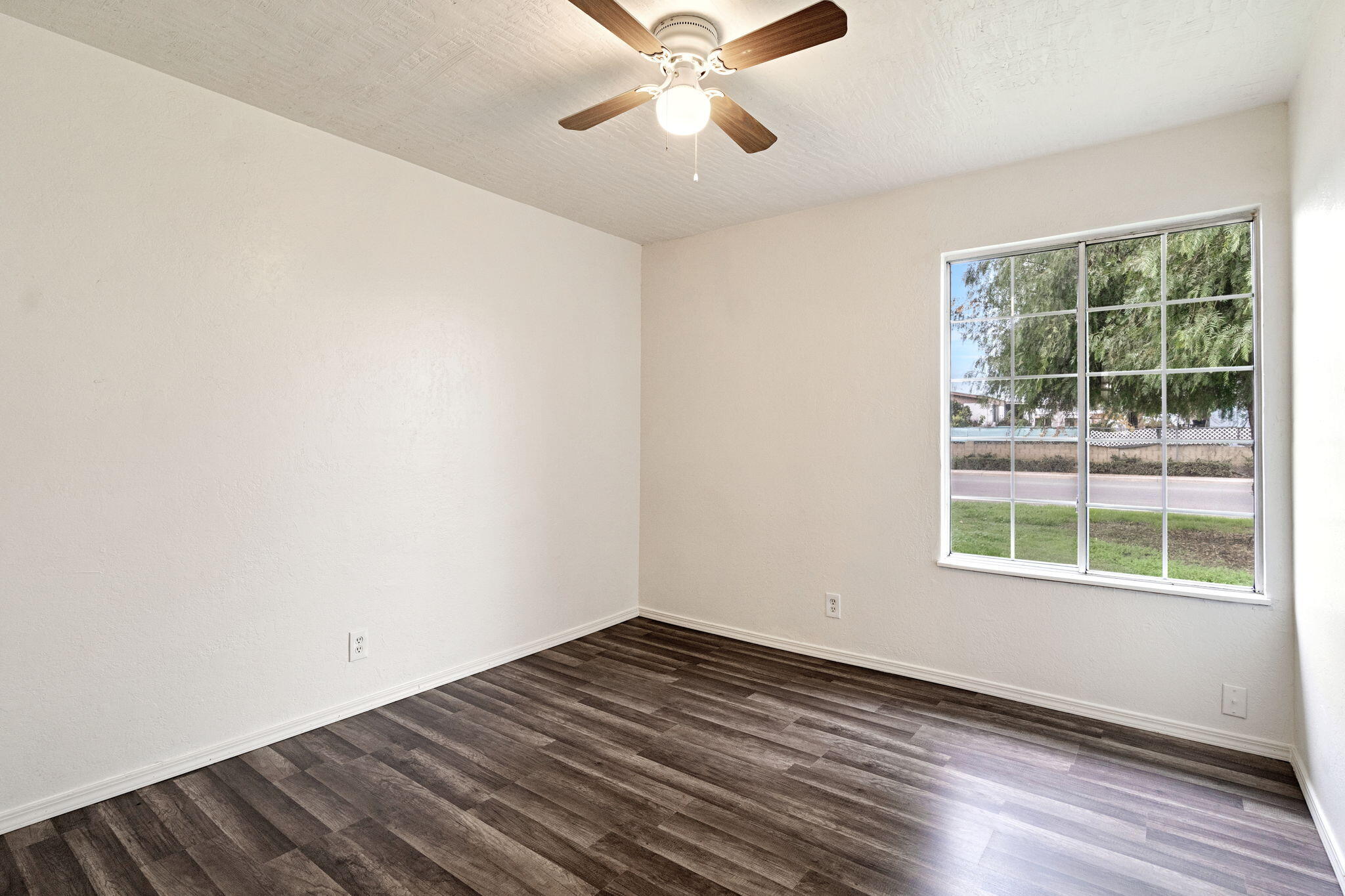 14853 W Stanislaus Ave, Kerman, CA 93630