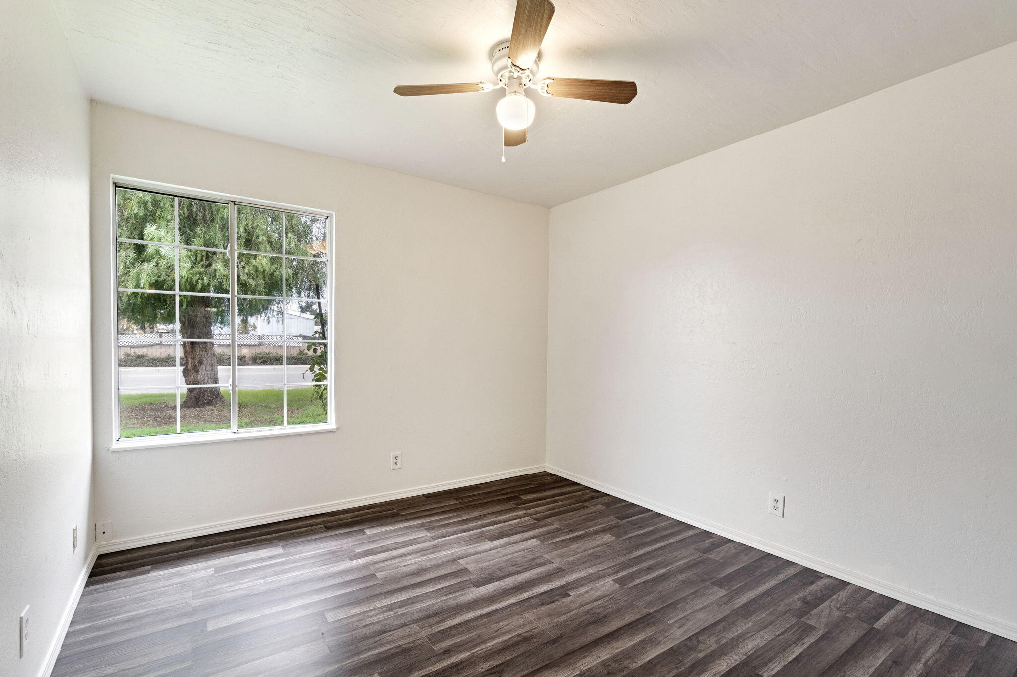 14853 W Stanislaus Ave, Kerman, CA 93630