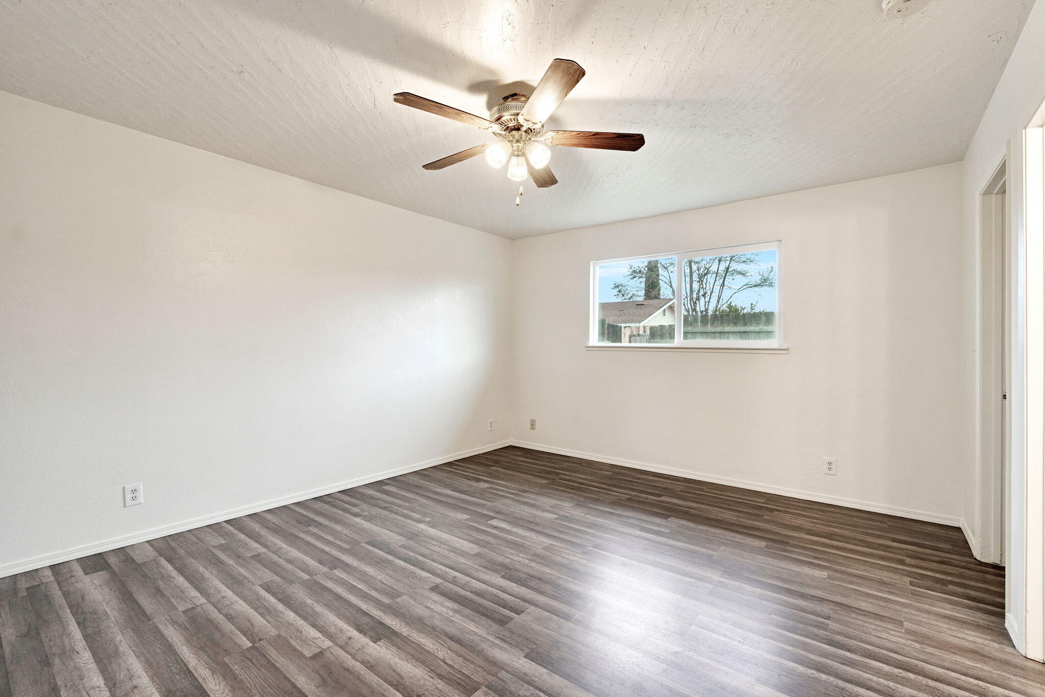 14853 W Stanislaus Ave, Kerman, CA 93630