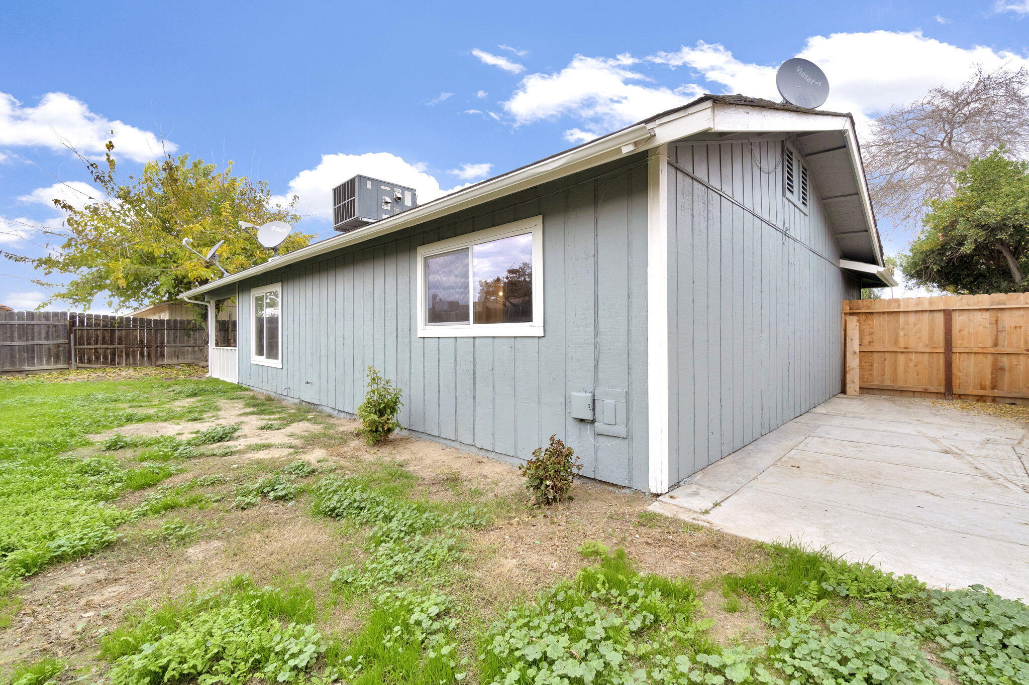 14853 W Stanislaus Ave, Kerman, CA 93630