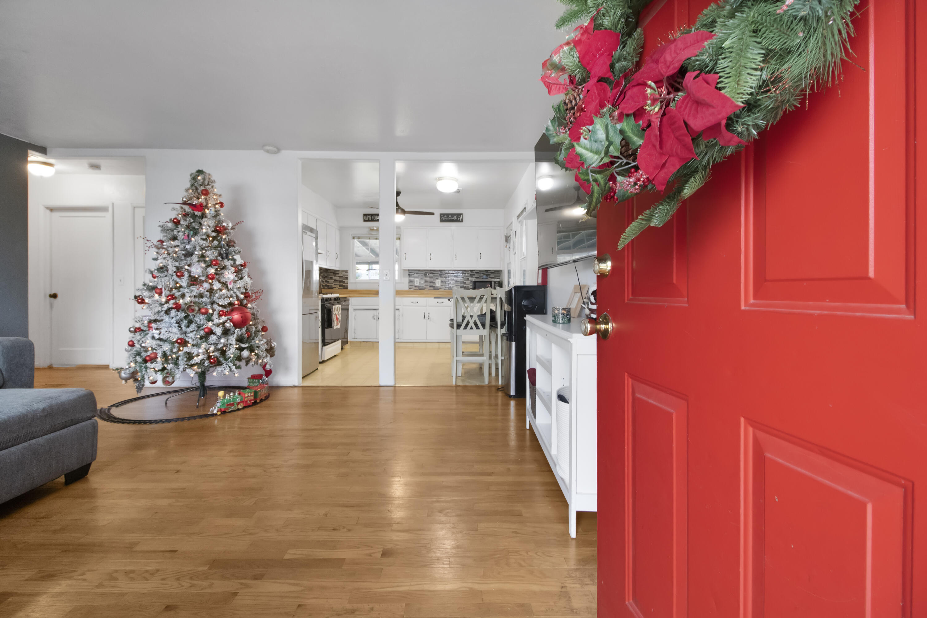 811 E Myrtle St, Hanford, CA 93230