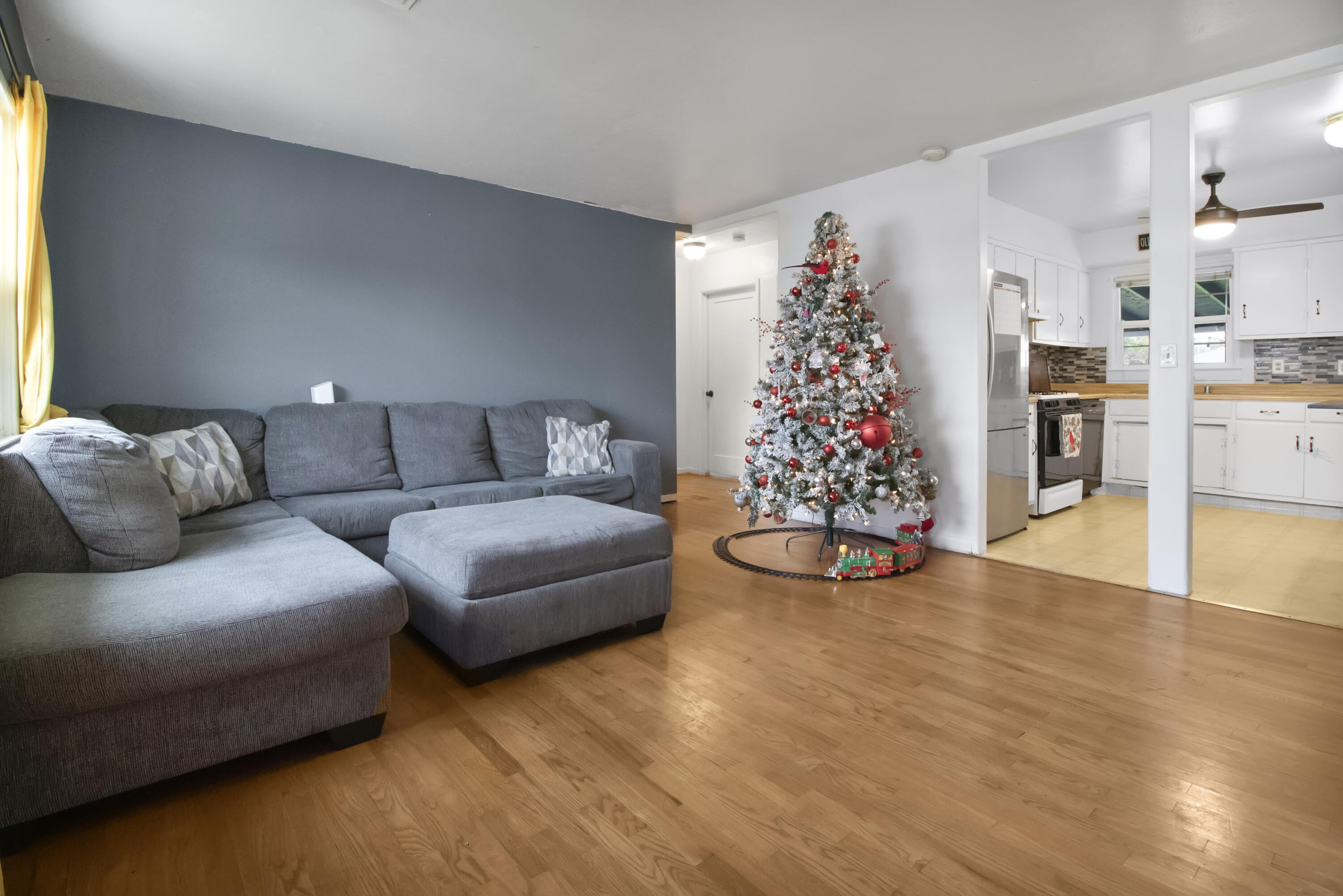 811 E Myrtle St, Hanford, CA 93230