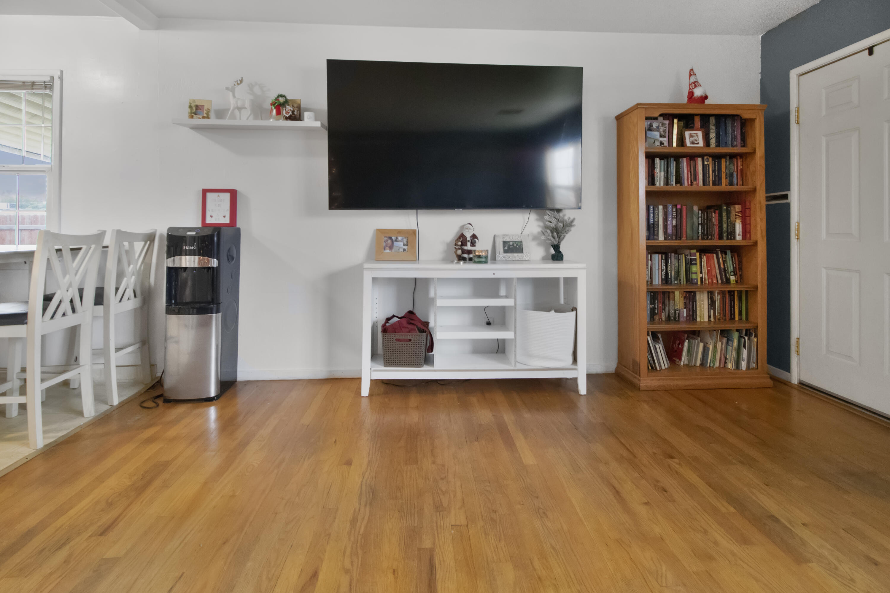 811 E Myrtle St, Hanford, CA 93230