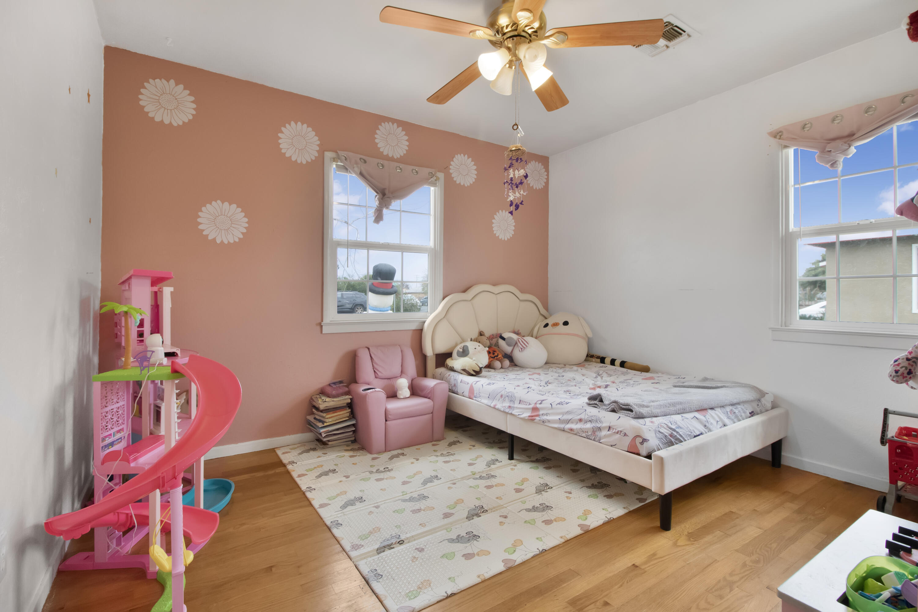 811 E Myrtle St, Hanford, CA 93230