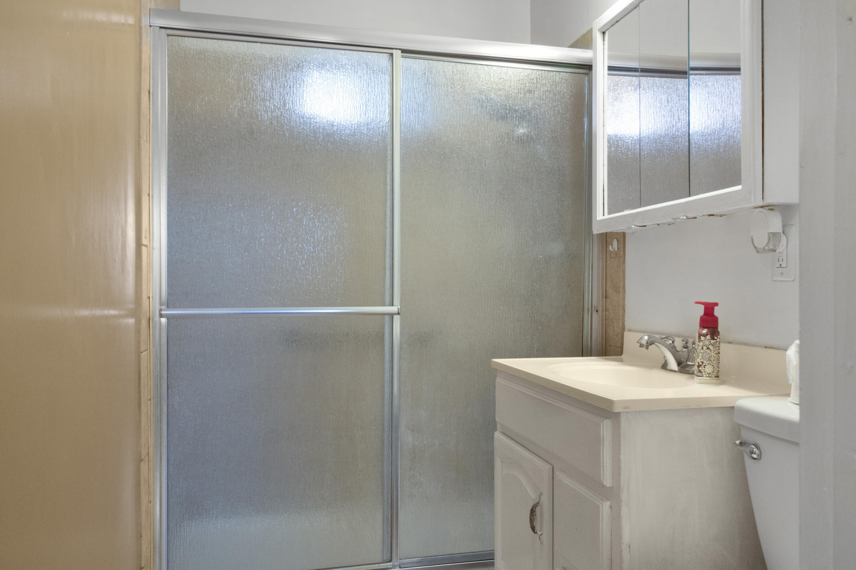 811 E Myrtle St, Hanford, CA 93230