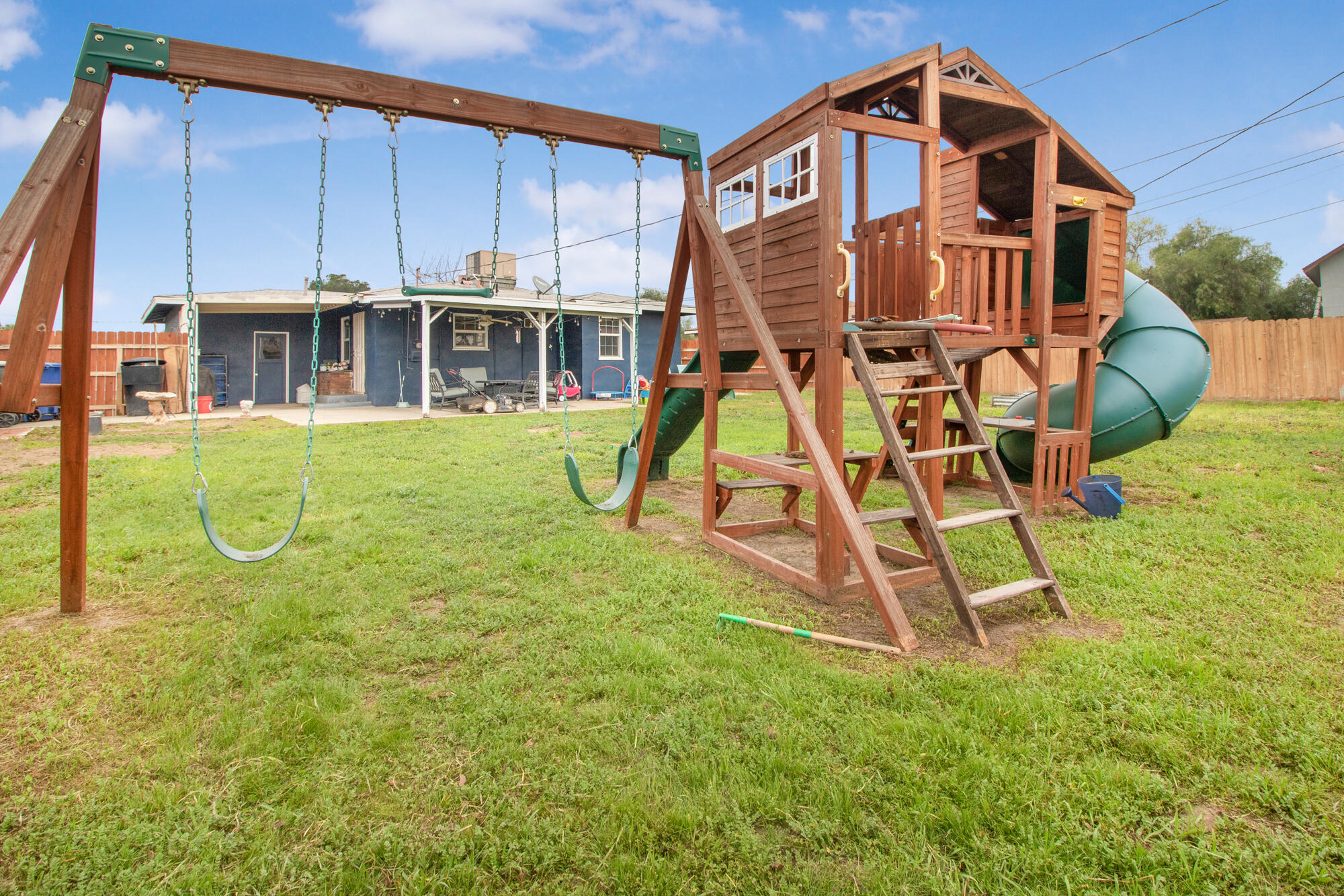 811 E Myrtle St, Hanford, CA 93230