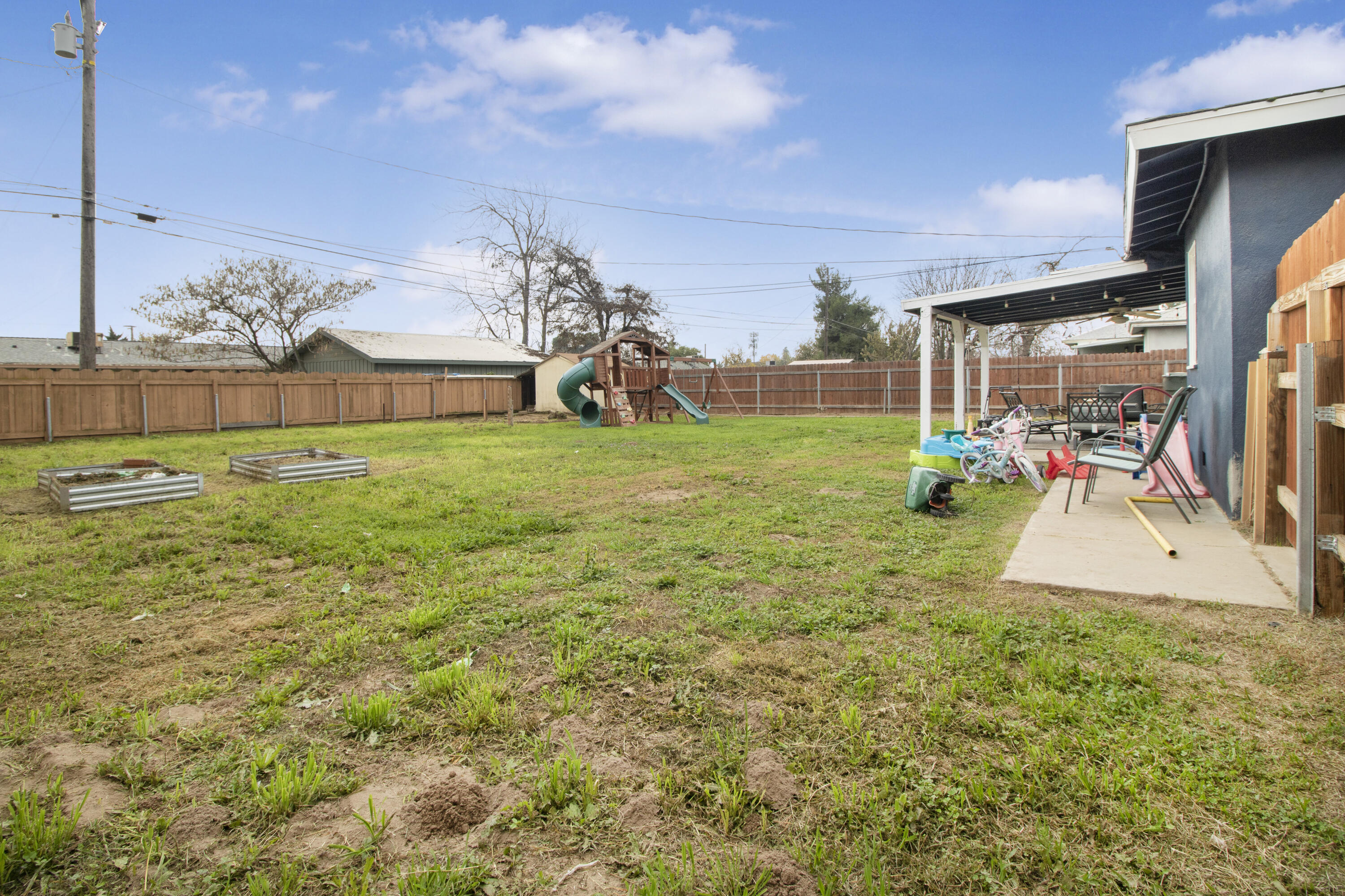 811 E Myrtle St, Hanford, CA 93230