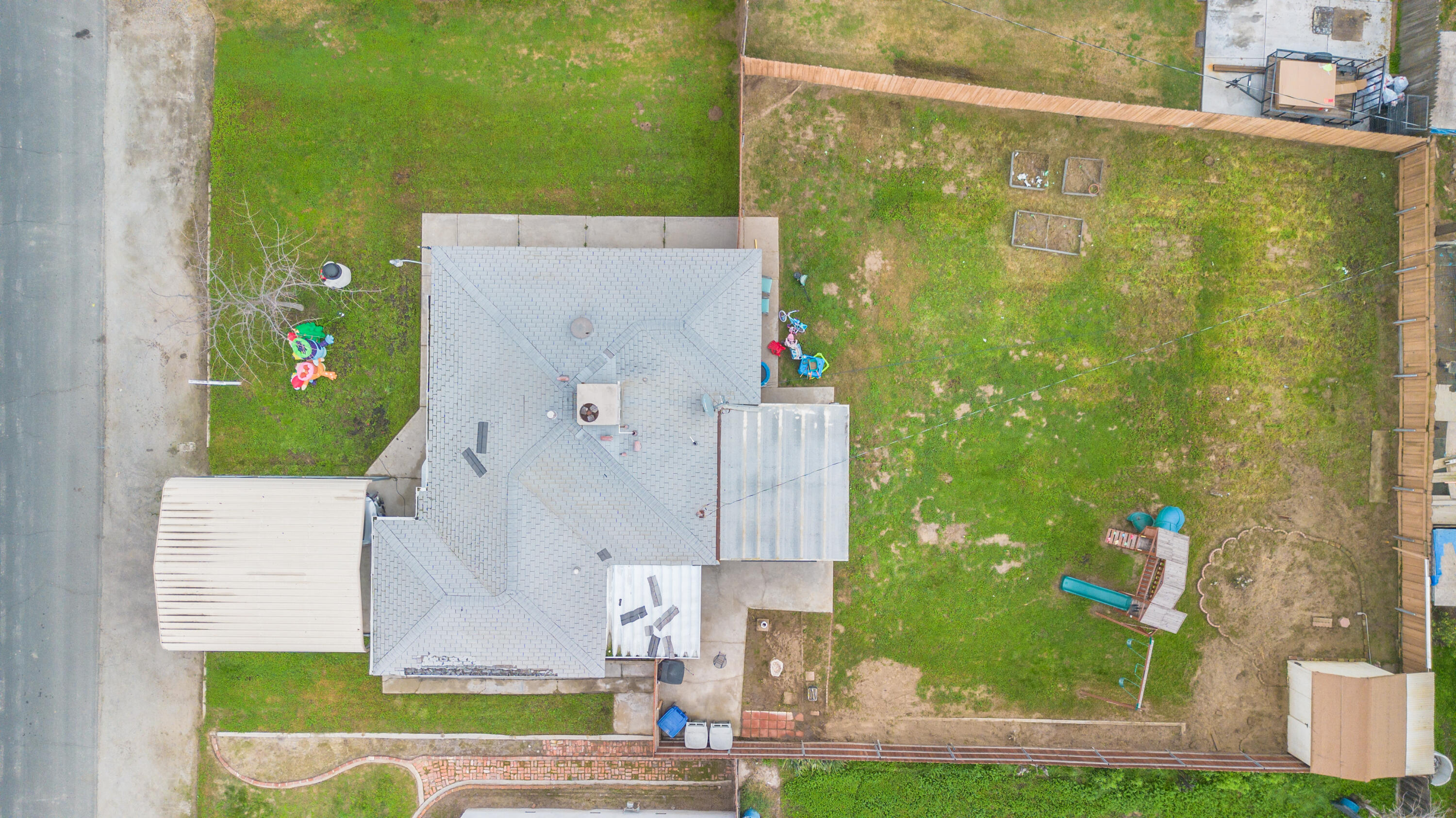 811 E Myrtle St, Hanford, CA 93230