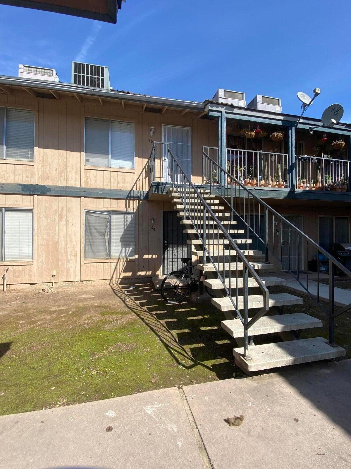 657 W Parlier Ave #106, Reedley, CA 93654