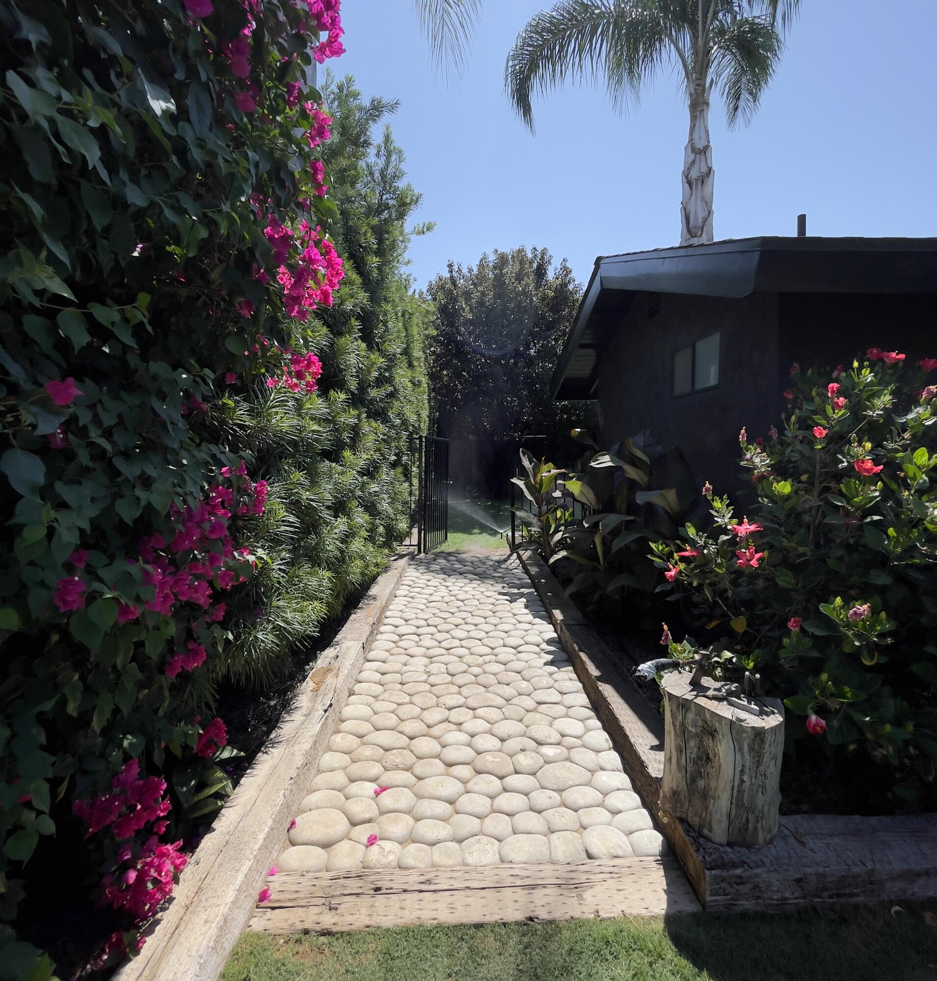 460 Ruma Rancho Ct, Porterville, CA 93257