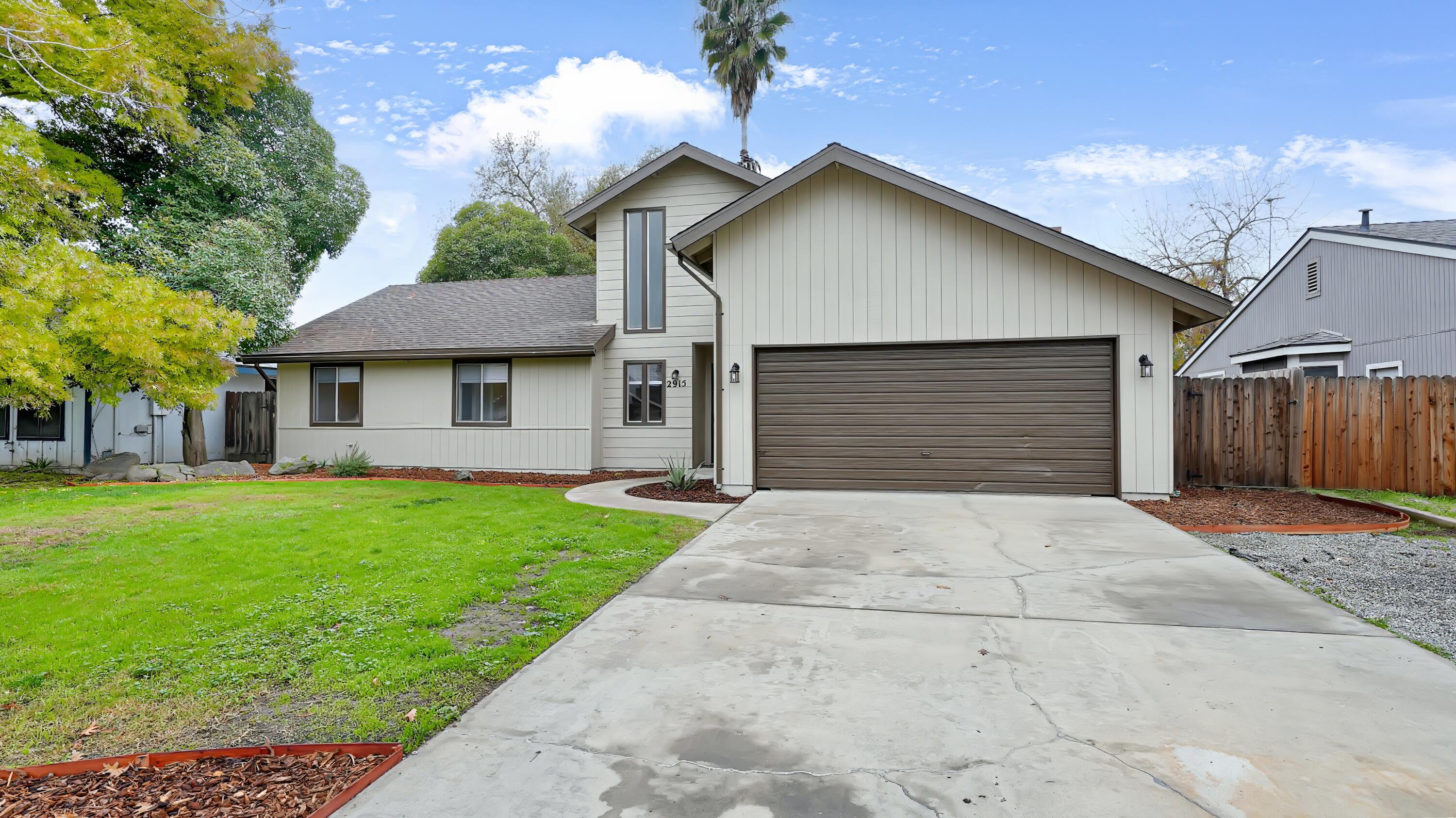 2915 S Conyer St, Visalia, CA 93277