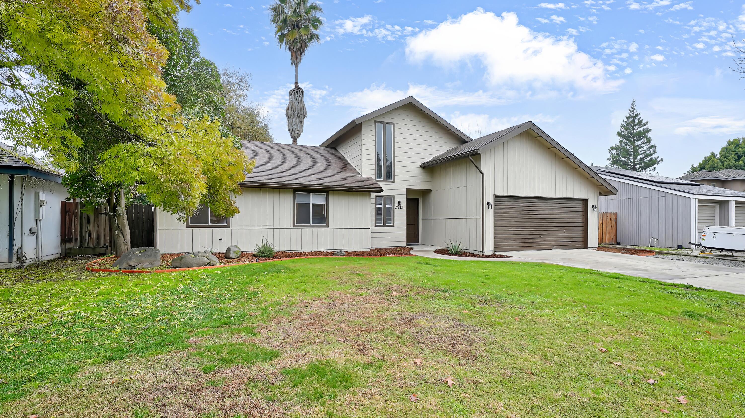 2915 S Conyer St, Visalia, CA 93277