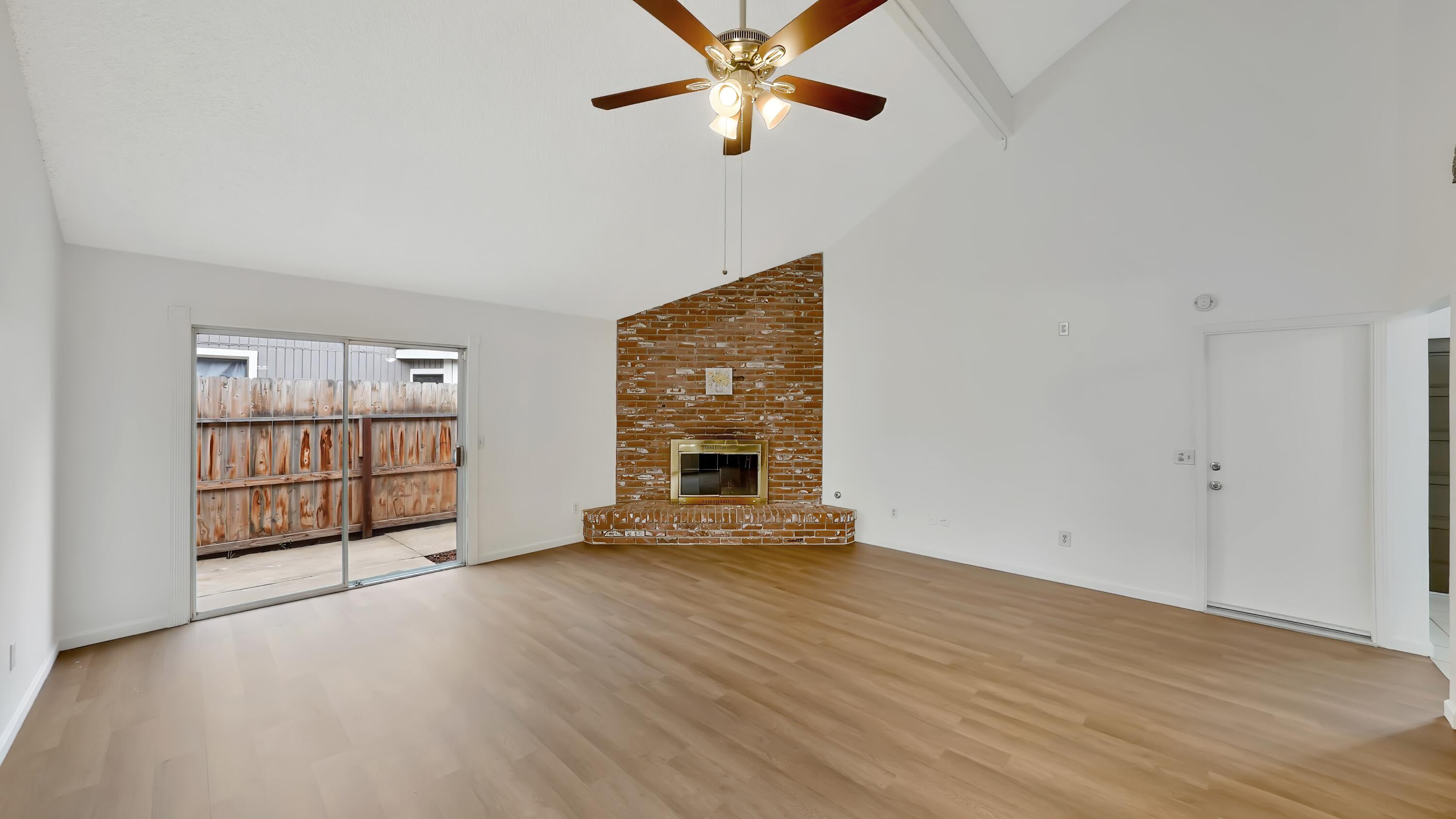 2915 S Conyer St, Visalia, CA 93277