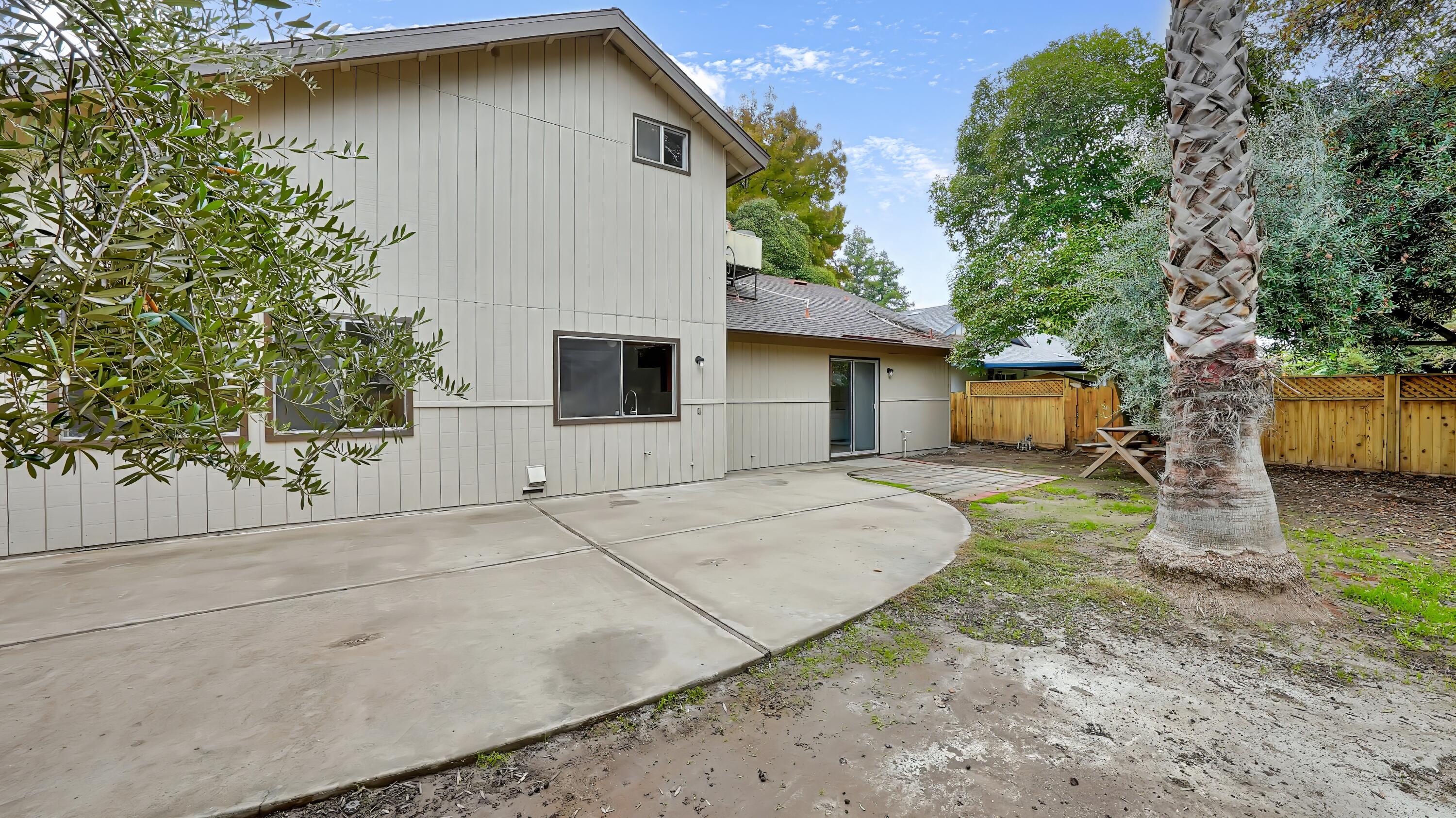 2915 S Conyer St, Visalia, CA 93277