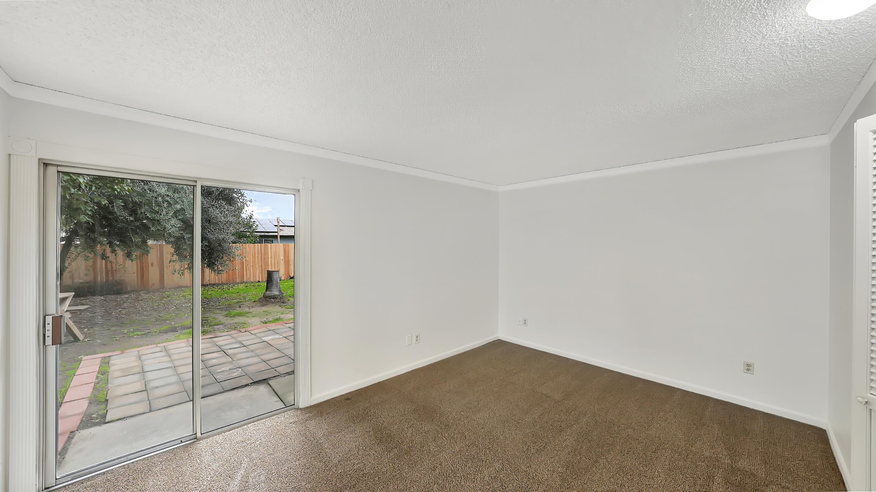 2915 S Conyer St, Visalia, CA 93277