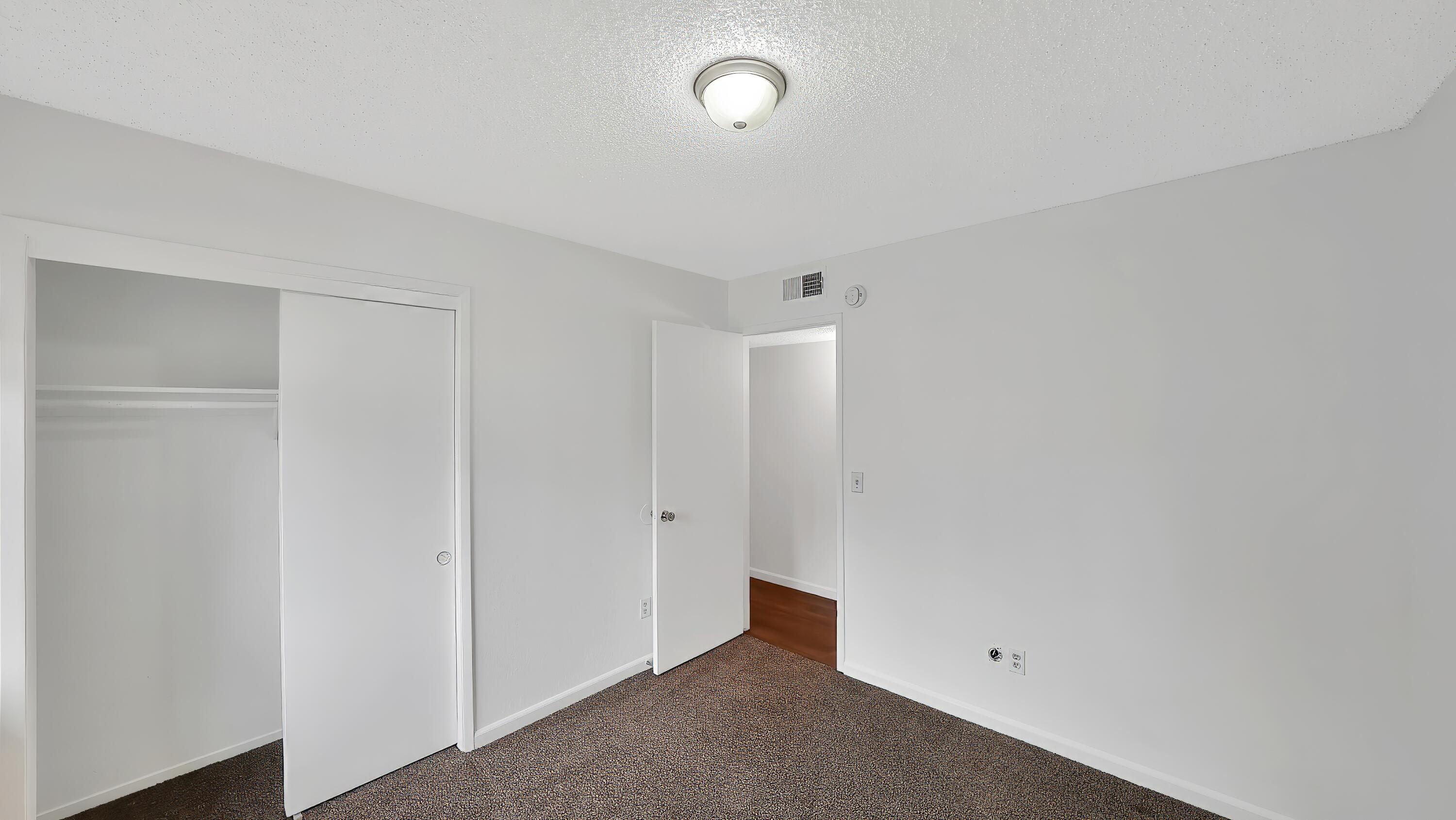 2915 S Conyer St, Visalia, CA 93277