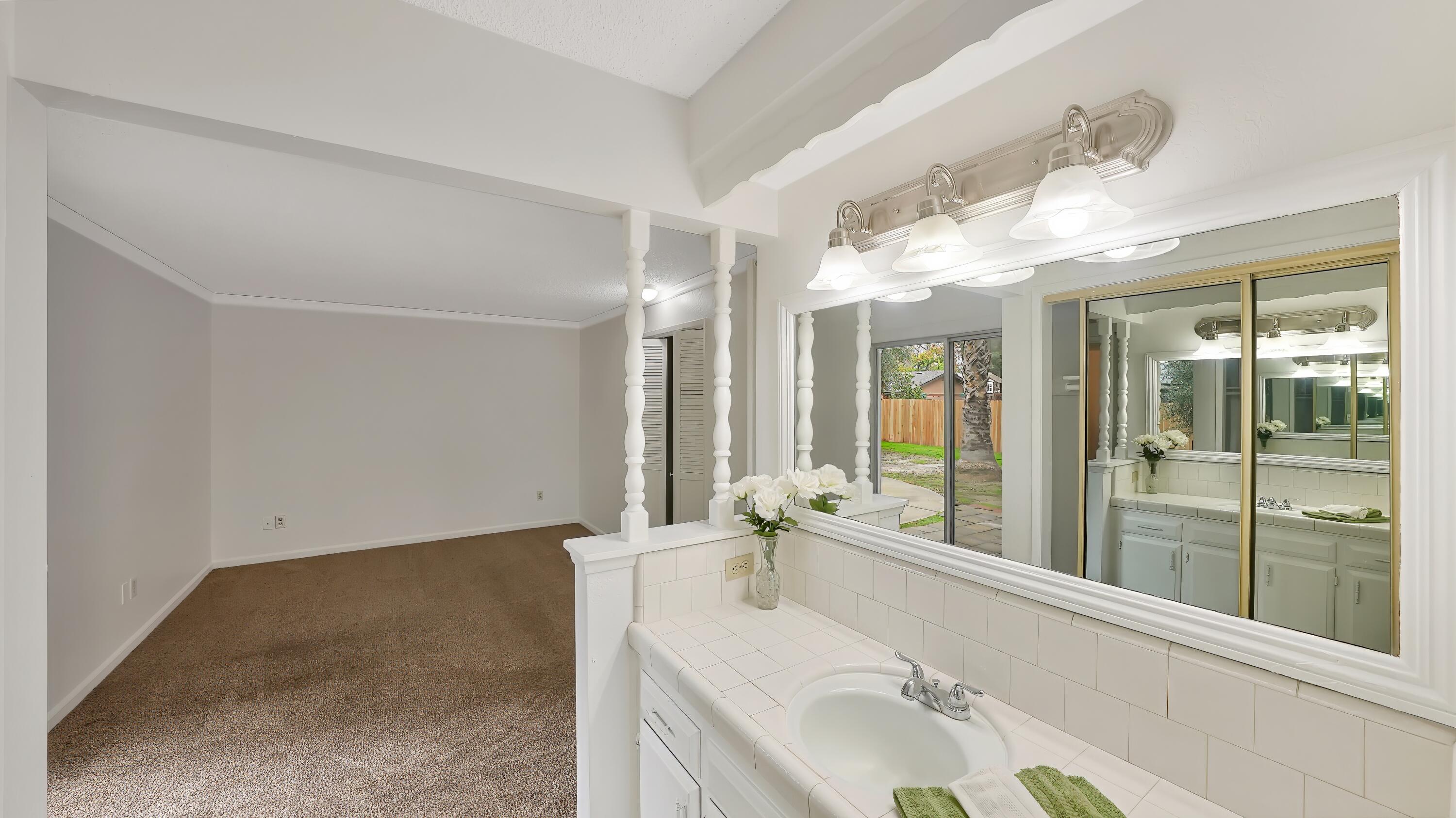 2915 S Conyer St, Visalia, CA 93277