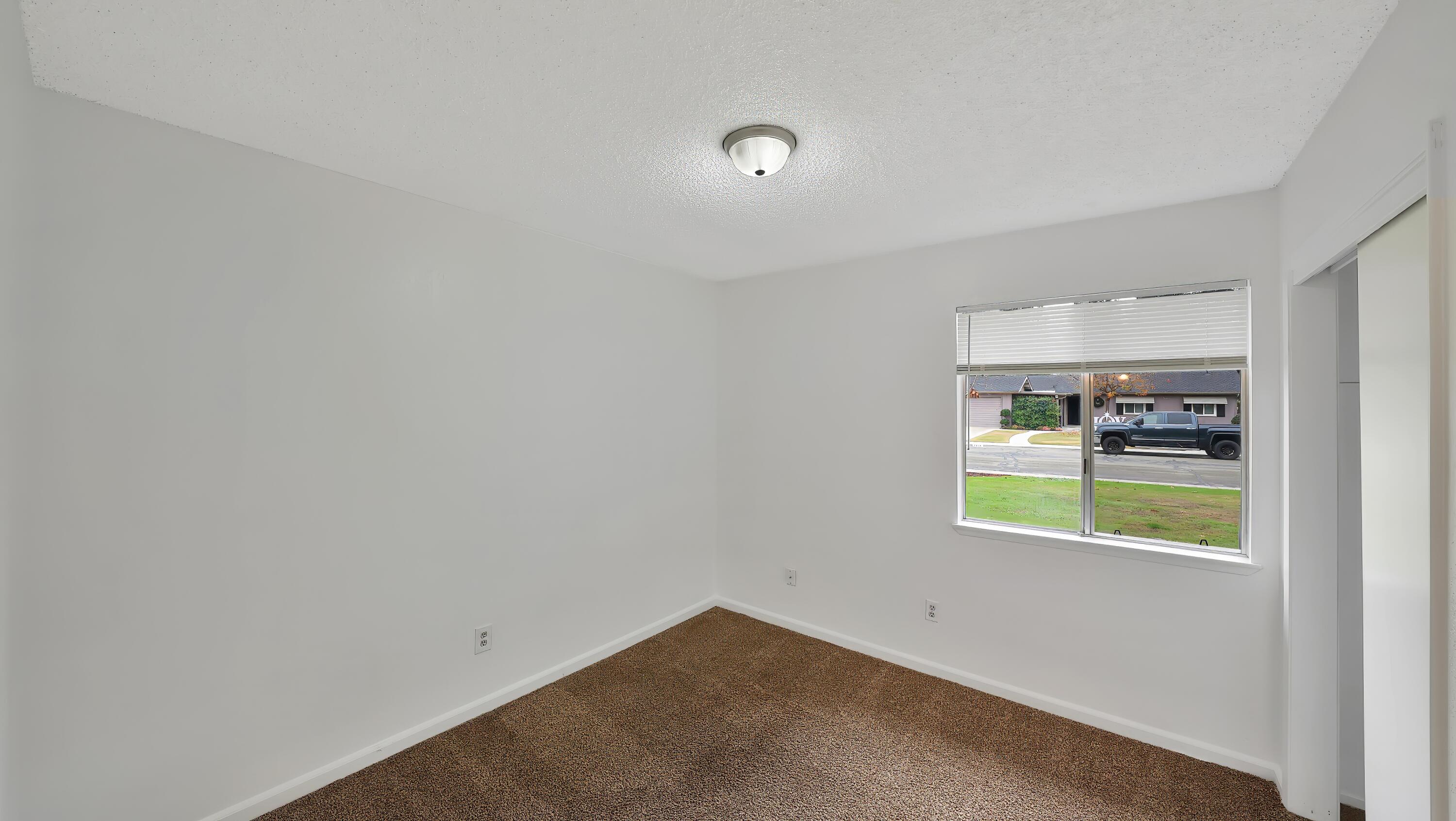 2915 S Conyer St, Visalia, CA 93277