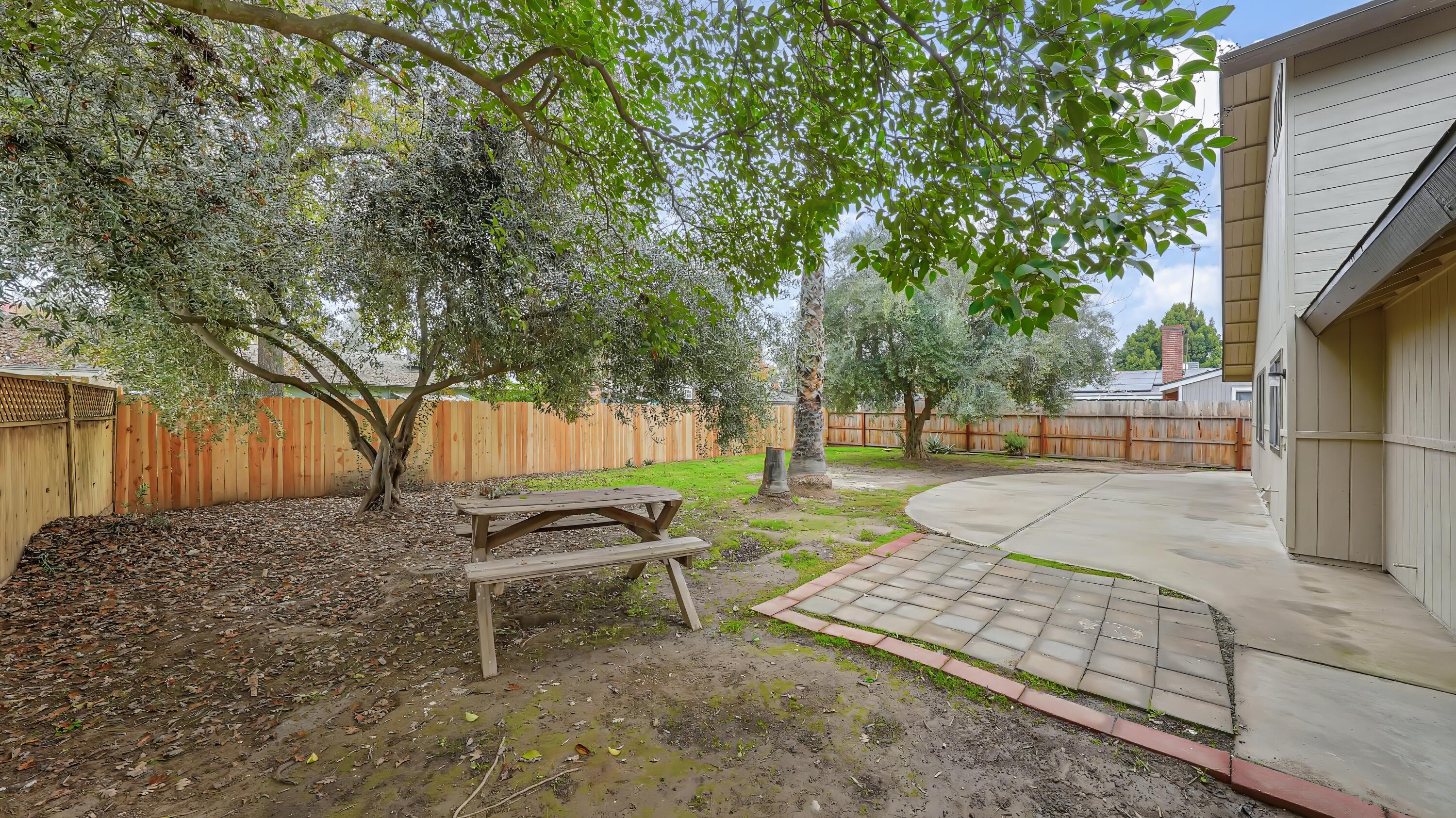 2915 S Conyer St, Visalia, CA 93277