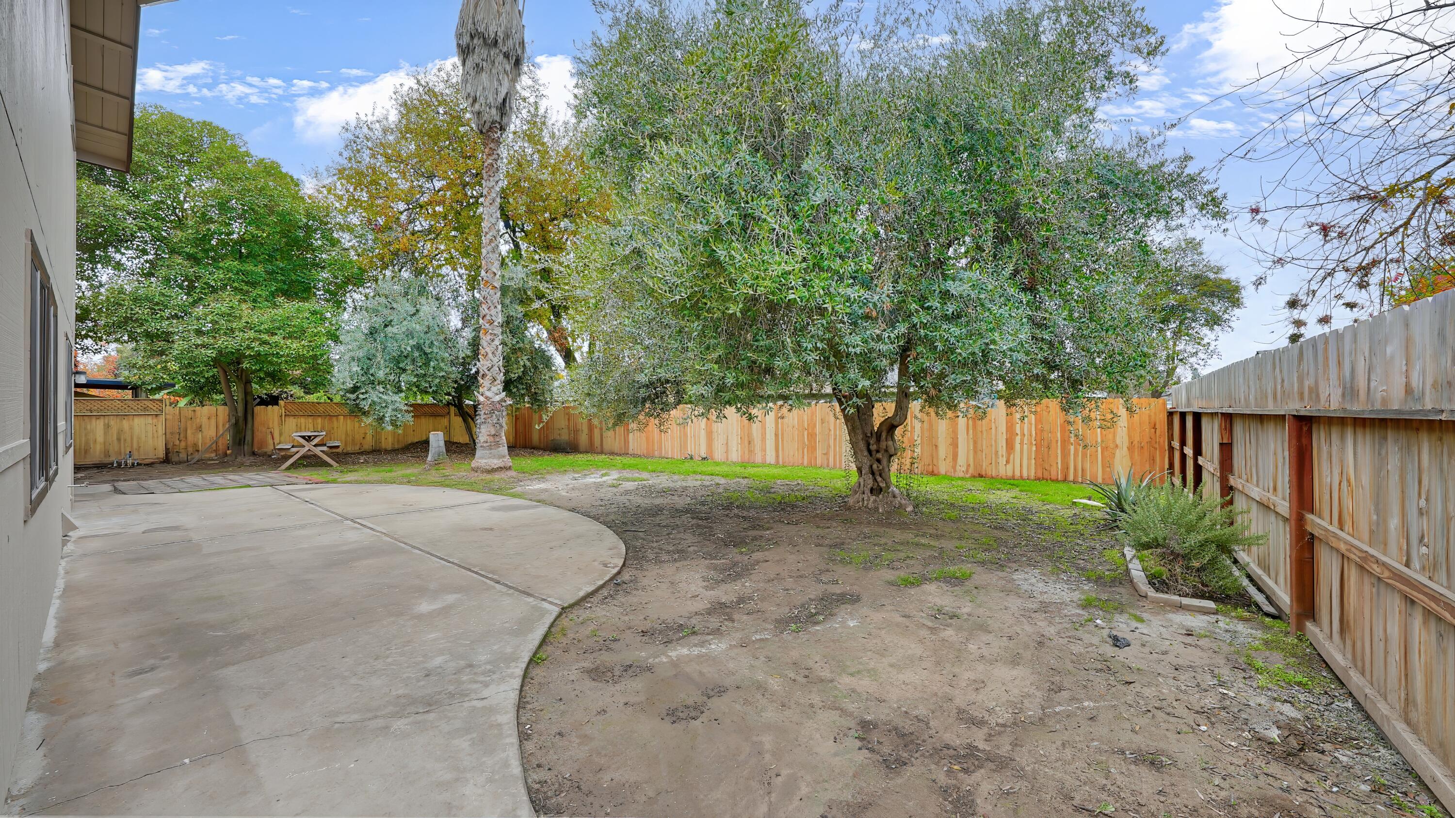 2915 S Conyer St, Visalia, CA 93277
