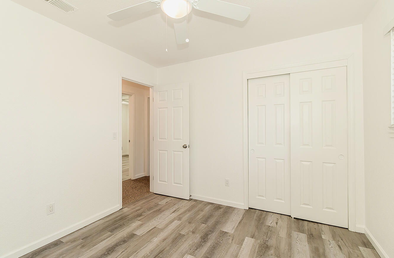 1093 Raymond Rd, Hanford, CA 93230