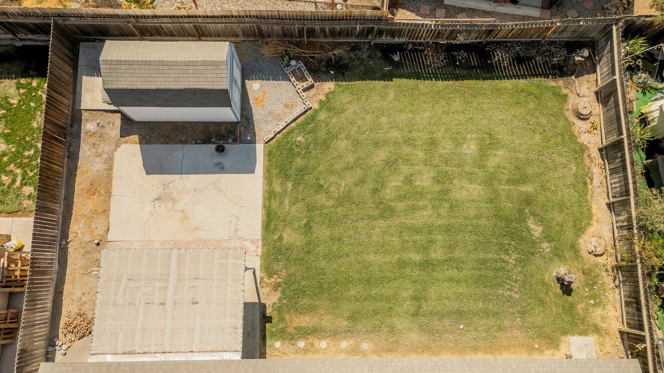 1093 Raymond Rd, Hanford, CA 93230