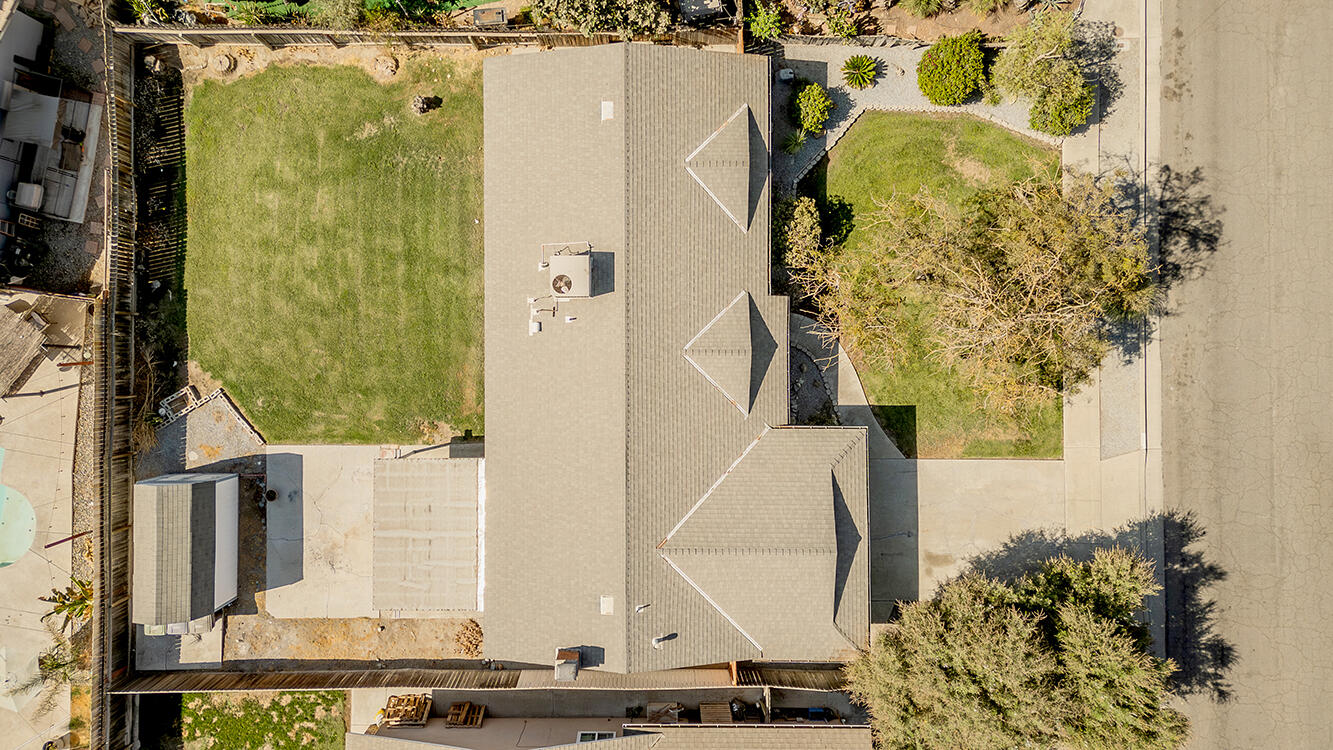 1093 Raymond Rd, Hanford, CA 93230