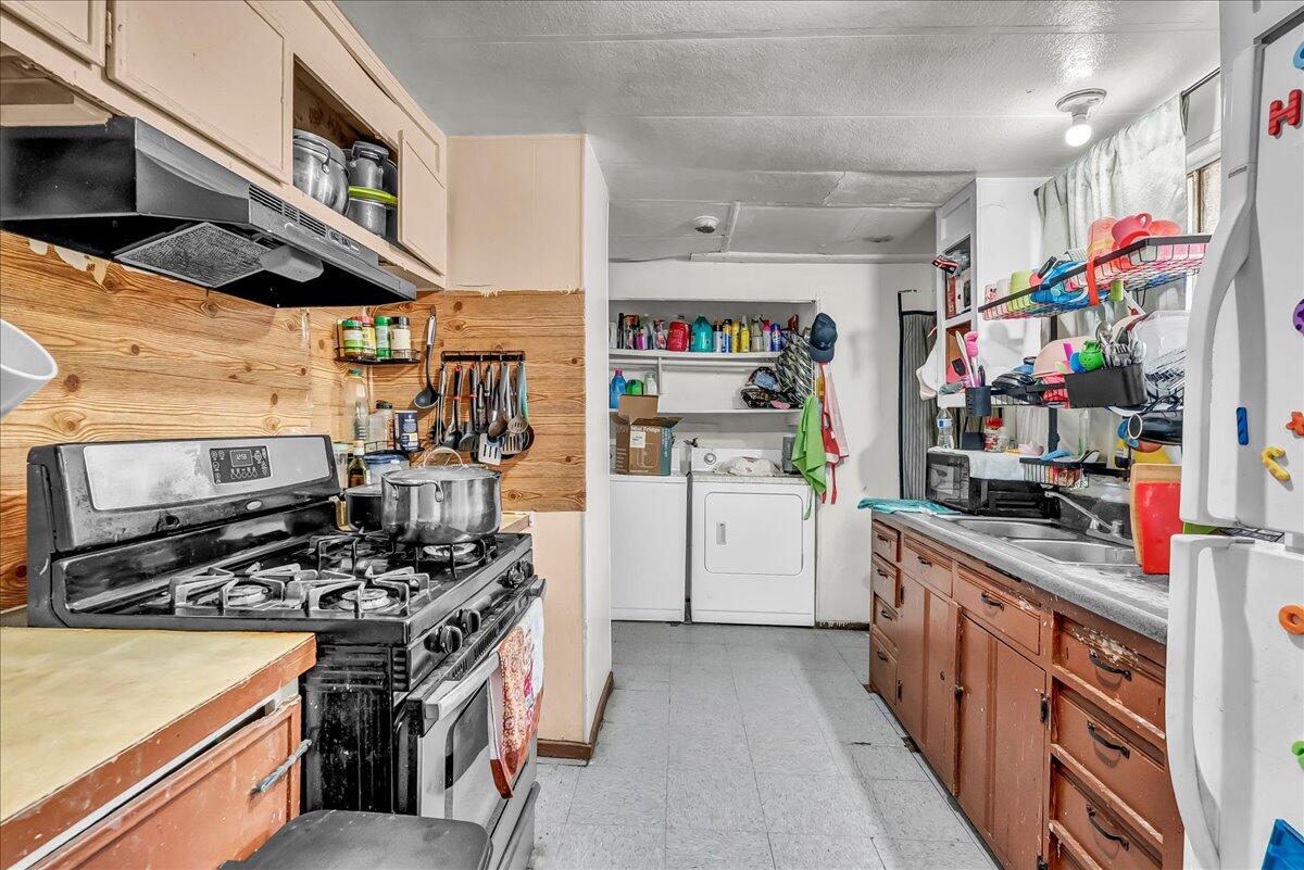 681 S Market Rd, Earlimart, CA 93219