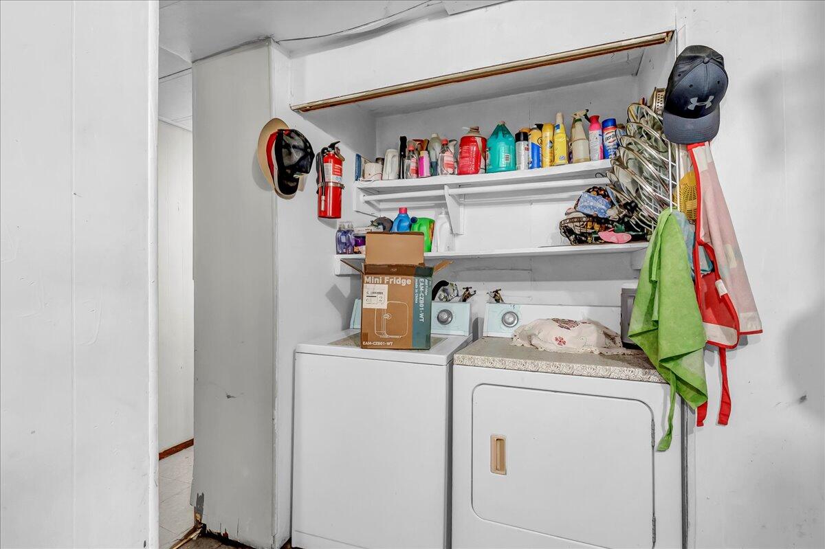 681 S Market Rd, Earlimart, CA 93219