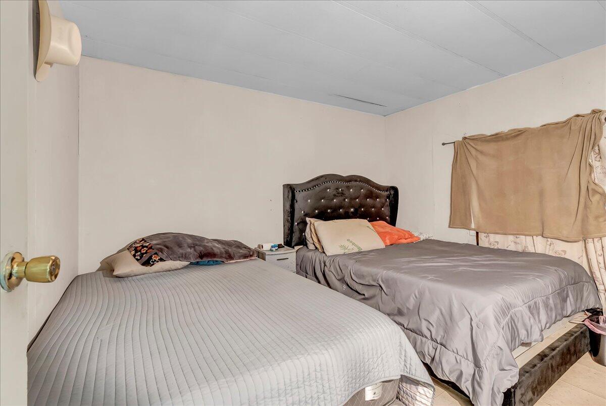 681 S Market Rd, Earlimart, CA 93219